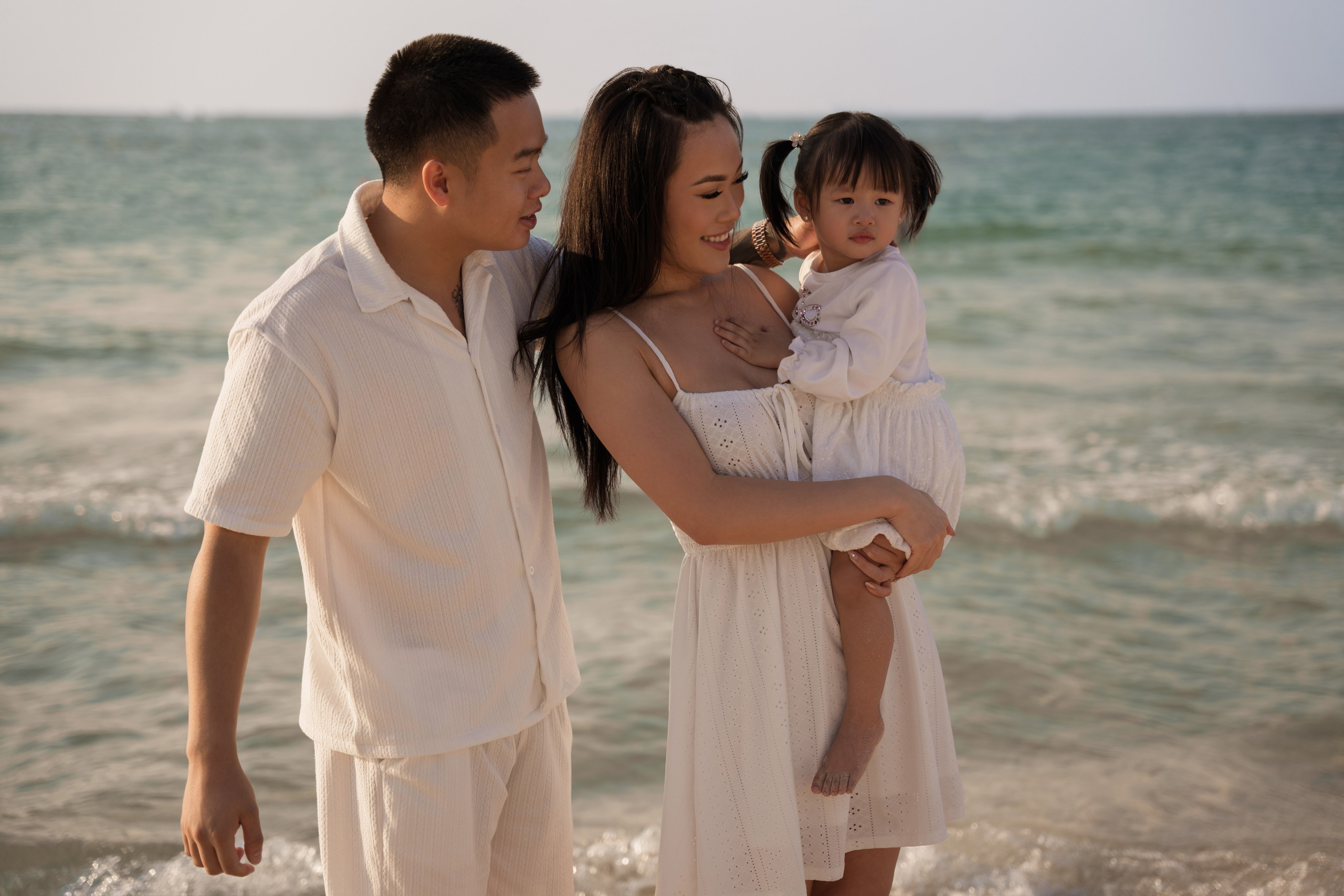 Sea breeze and giggles. Angela Iakovleva — Family Photographer in Dubai