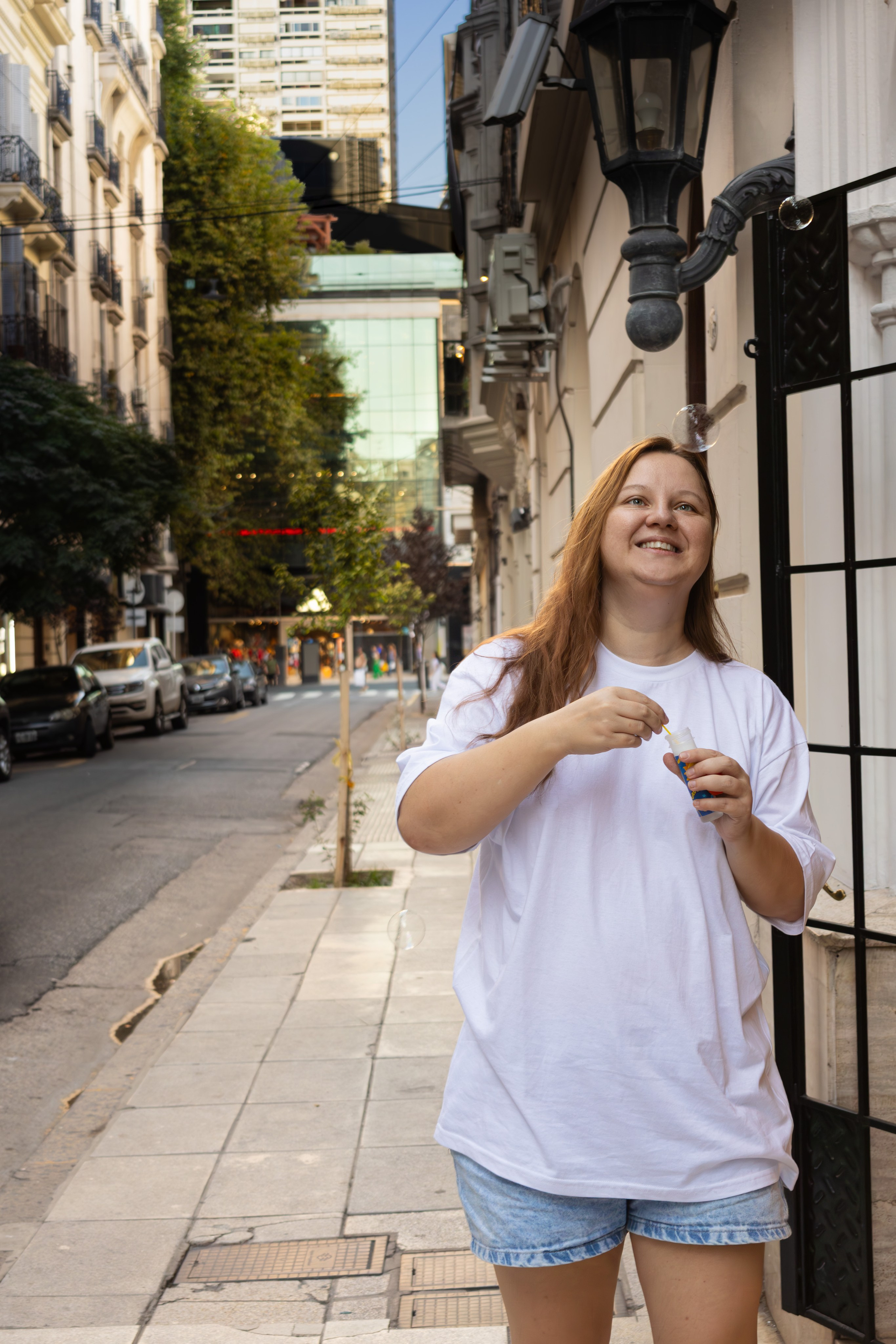 Мыльные пузыри в городе. Фотограф в Буэнос-Айресе