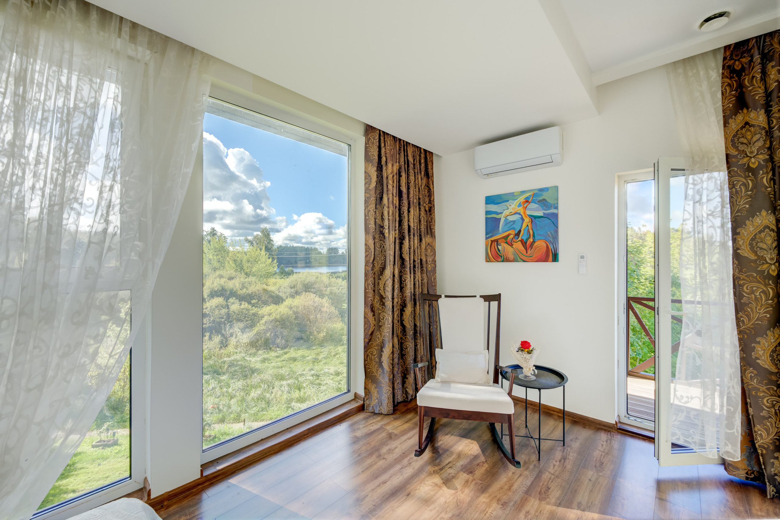 Sadyba Vinliaus r. prie ežero. Elina Sapiega fotografė Vilniuje