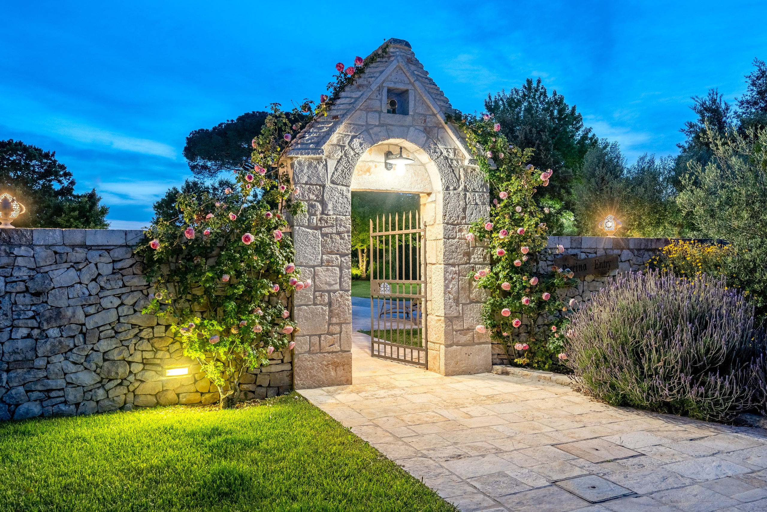 Amazing view of a B&B in the Cisternino countryside (Valle D'Itria, Martina Franca, Apulia, Alberobello, Cisternino, Ostuni, Polignano, Apulia)