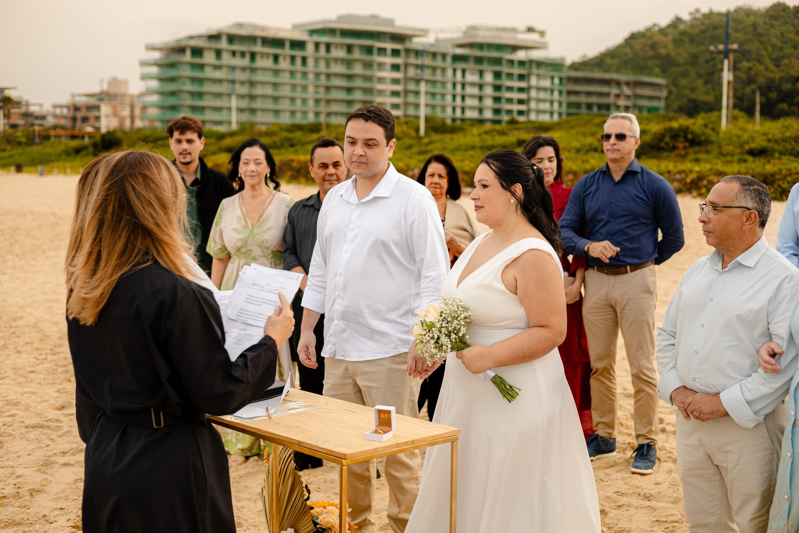 Casamento intimista na Praia Brava em Itajaí da Edilaine e do Lennon