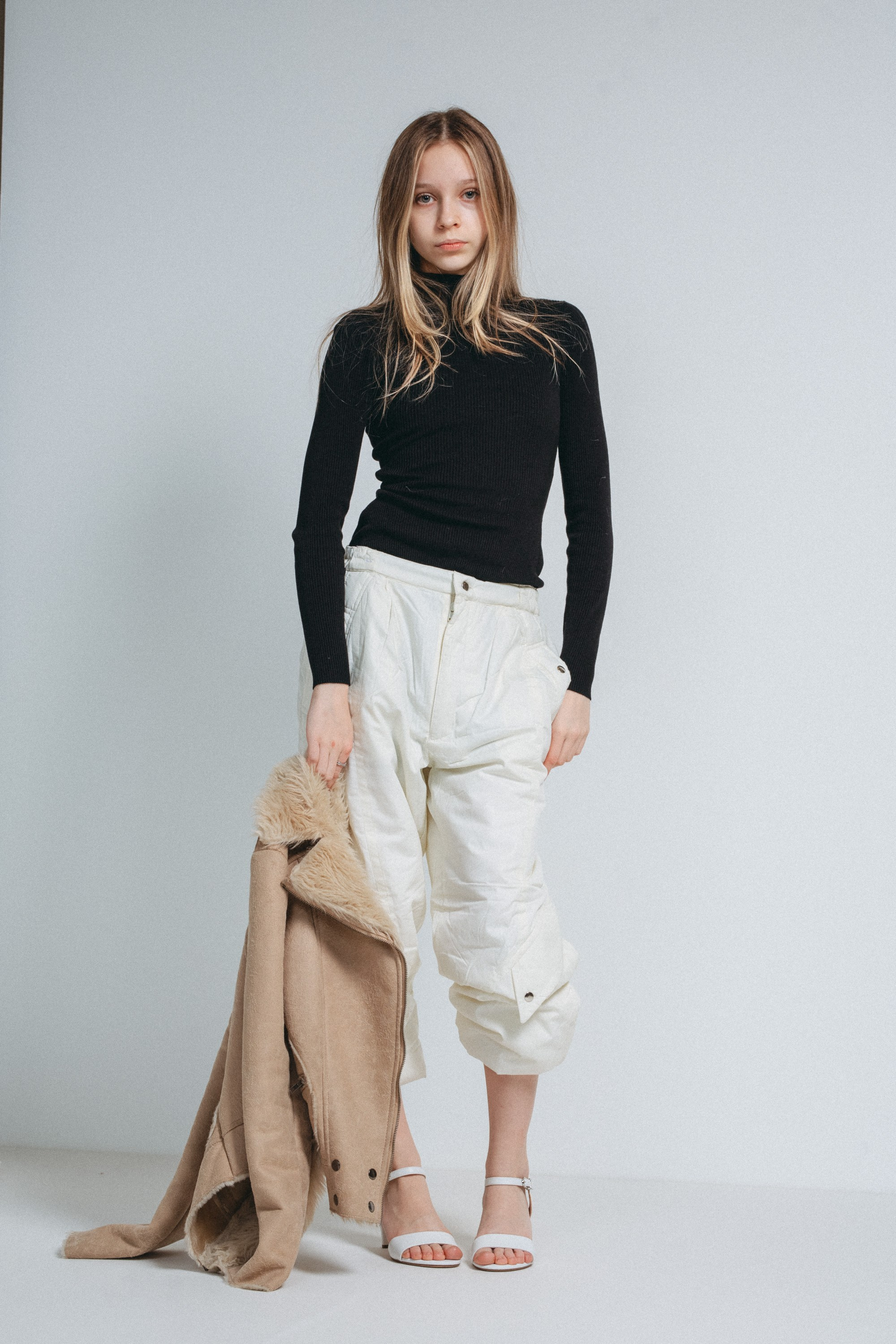 Mallikansiokuvaus. Valokuvaaja Lahti, Helsinki Elena Salonen