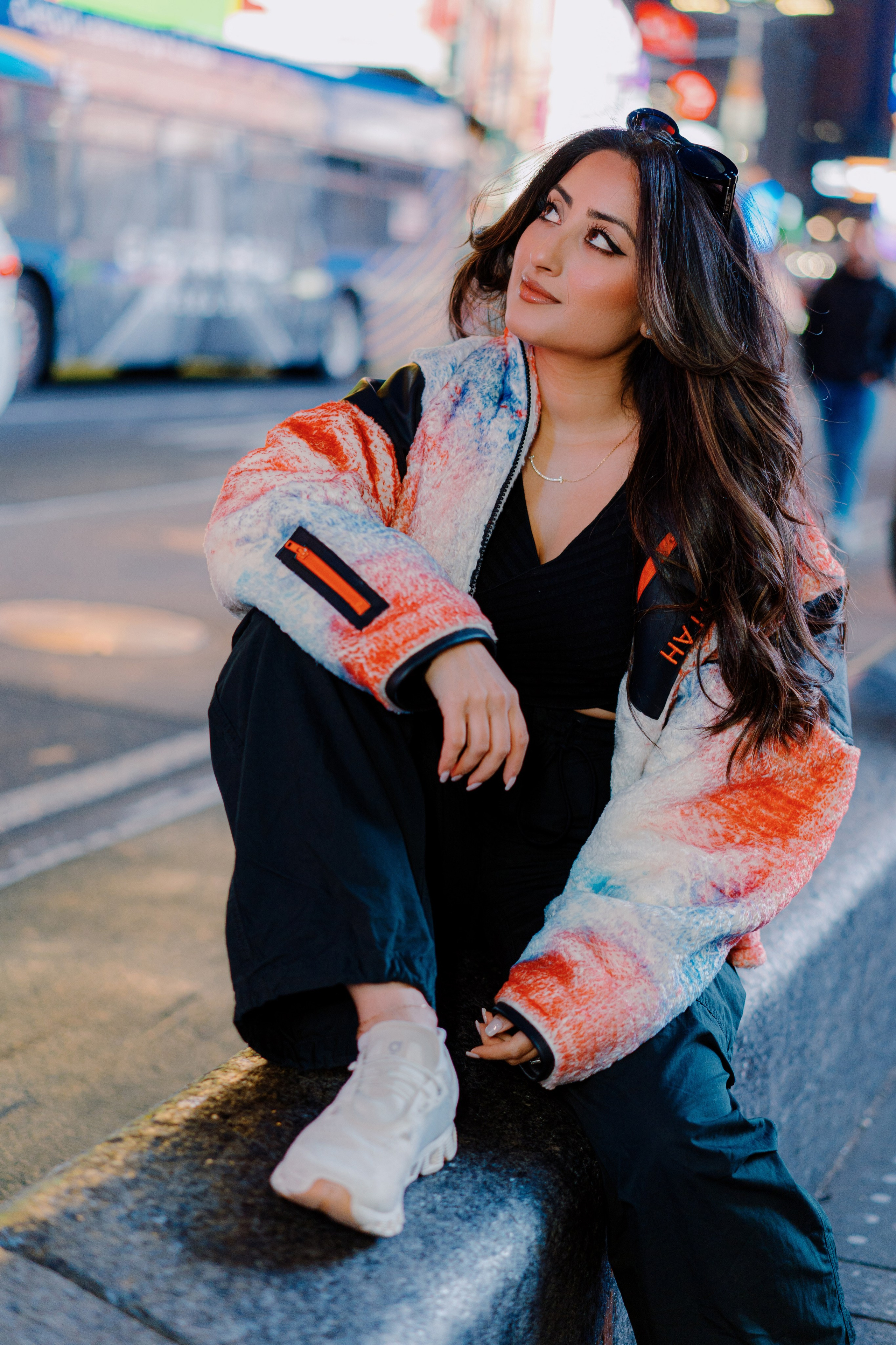 Two sisters in Times Square. Videographer and photographer in New York // MAKAROV.VIDEO