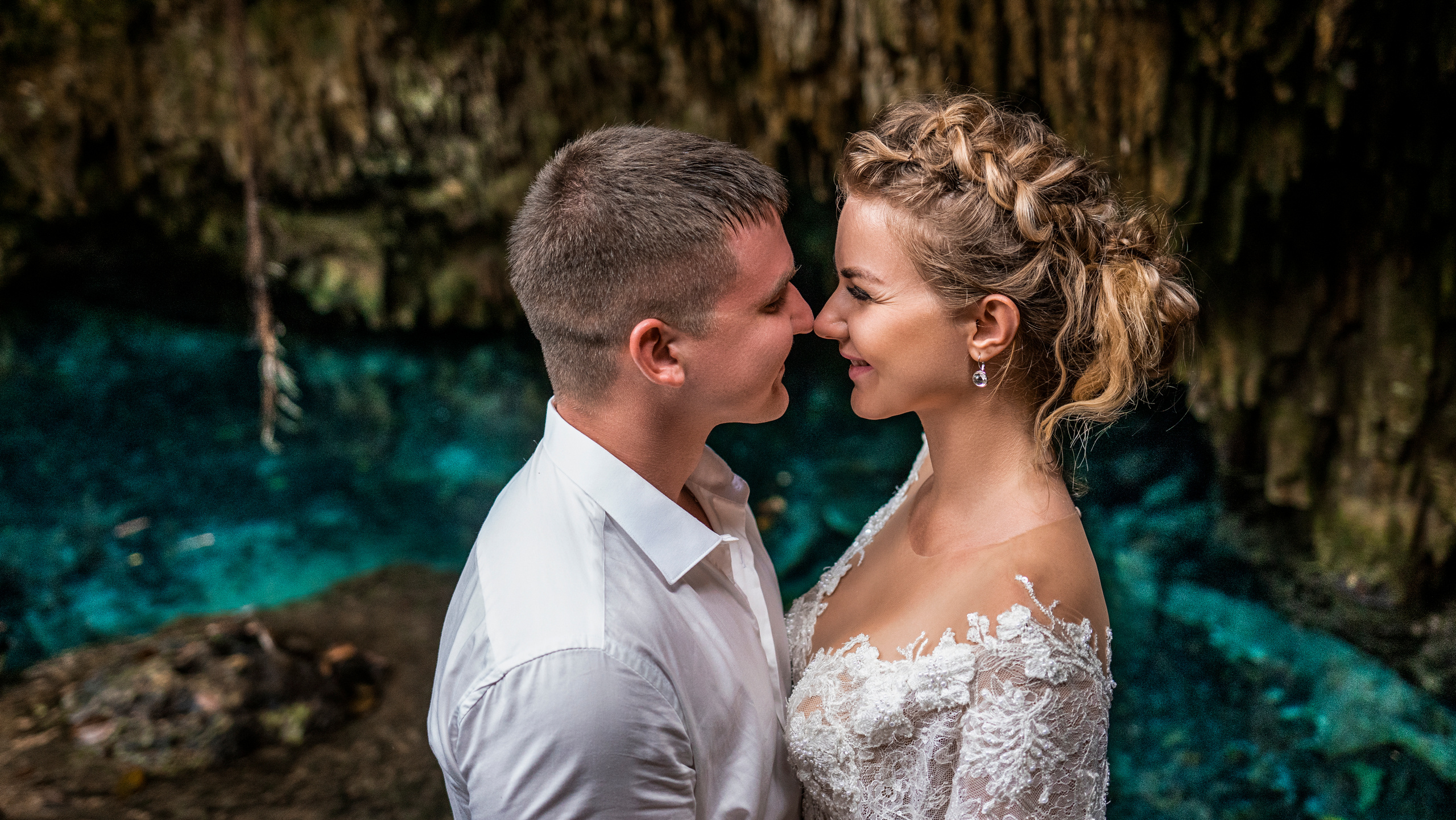 Destination elopement in hidden cenote paradise