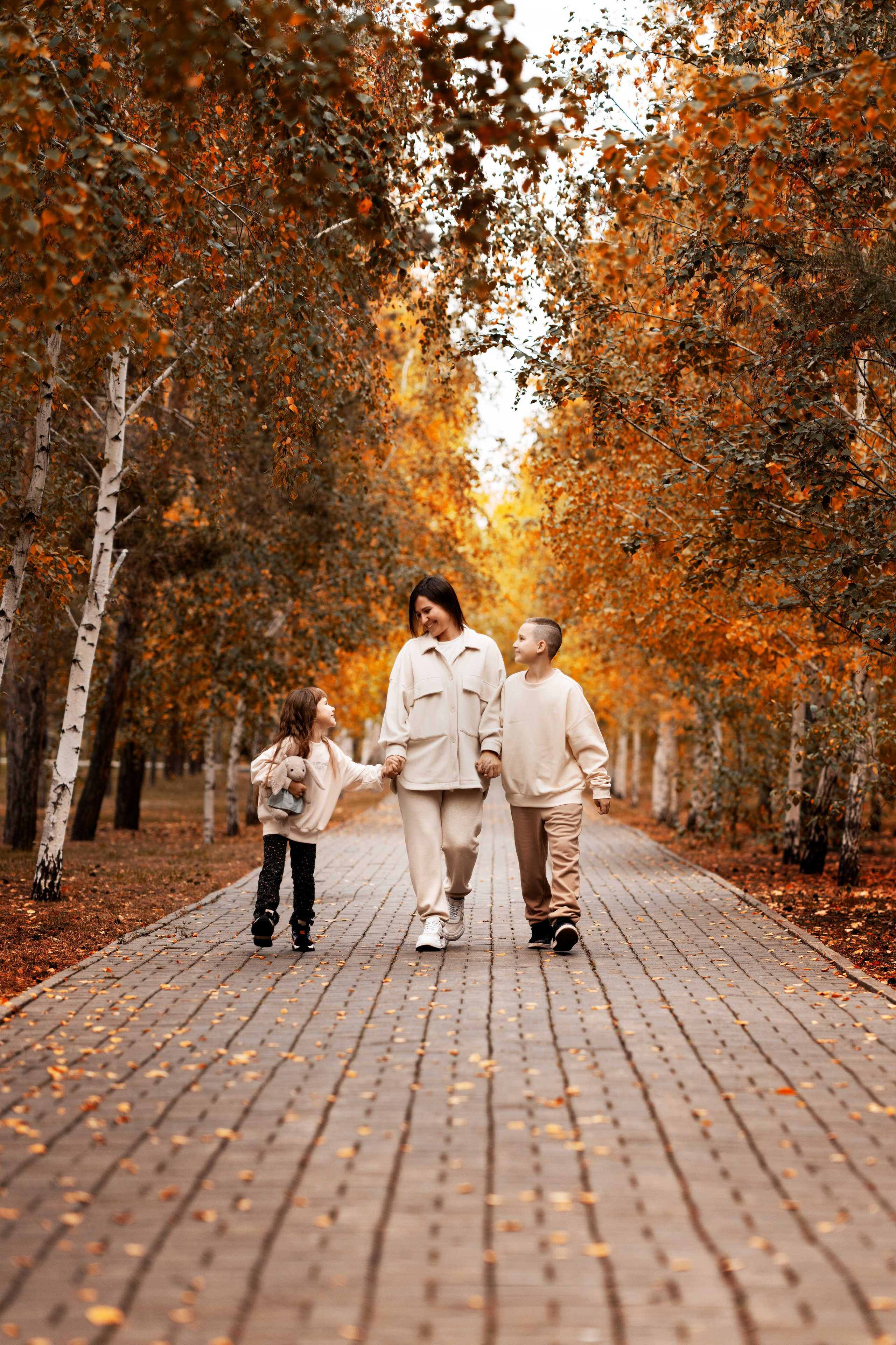 Анастасия и детки. Фотограф Костанай