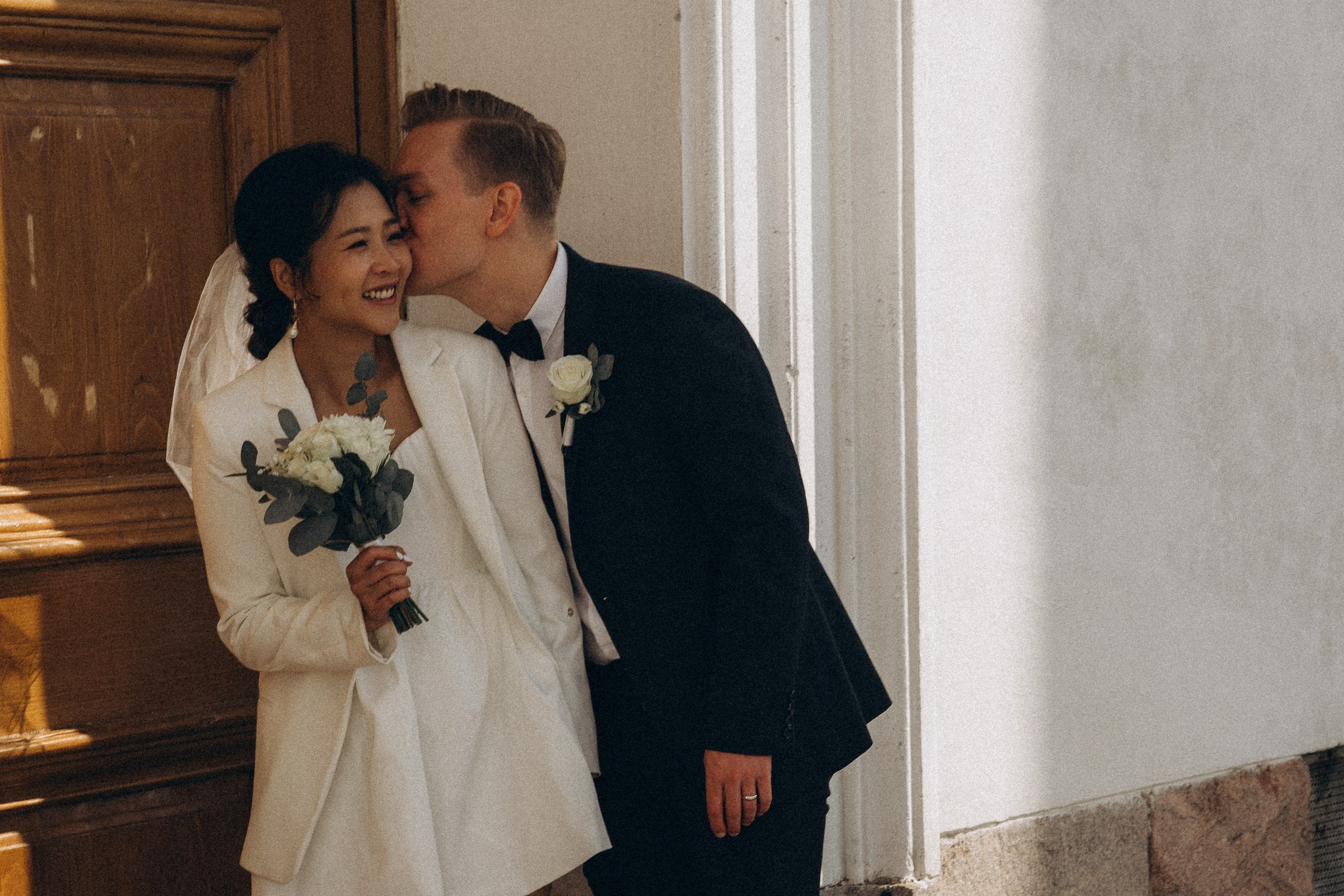 City wedding. Wedding and portrait photographer in Helsinki Vickan O