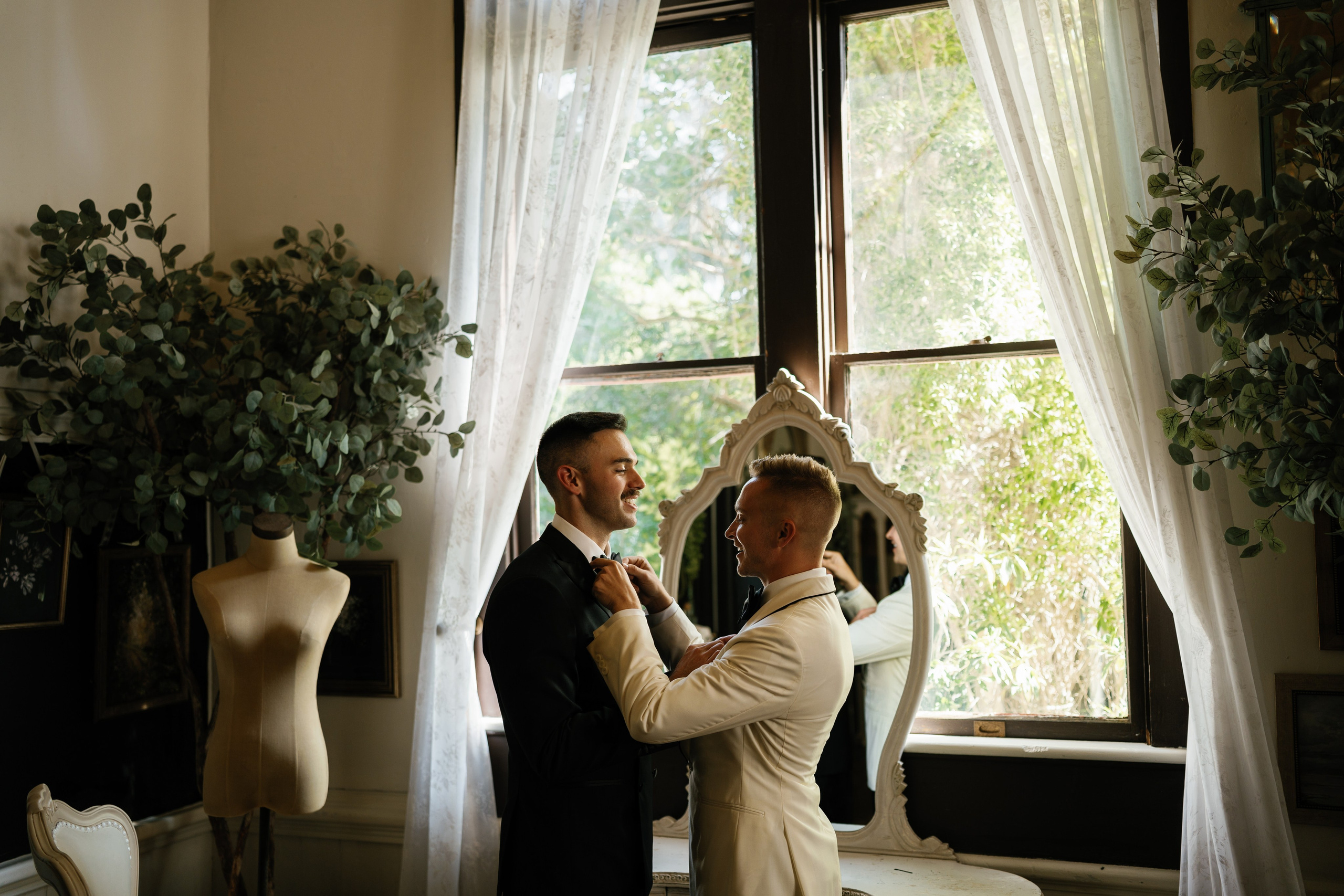 LGBT wedding photographer in California. Wedding Photography & Videography Team in California, Los Angeles, San Francisco, San Diego and Travel
