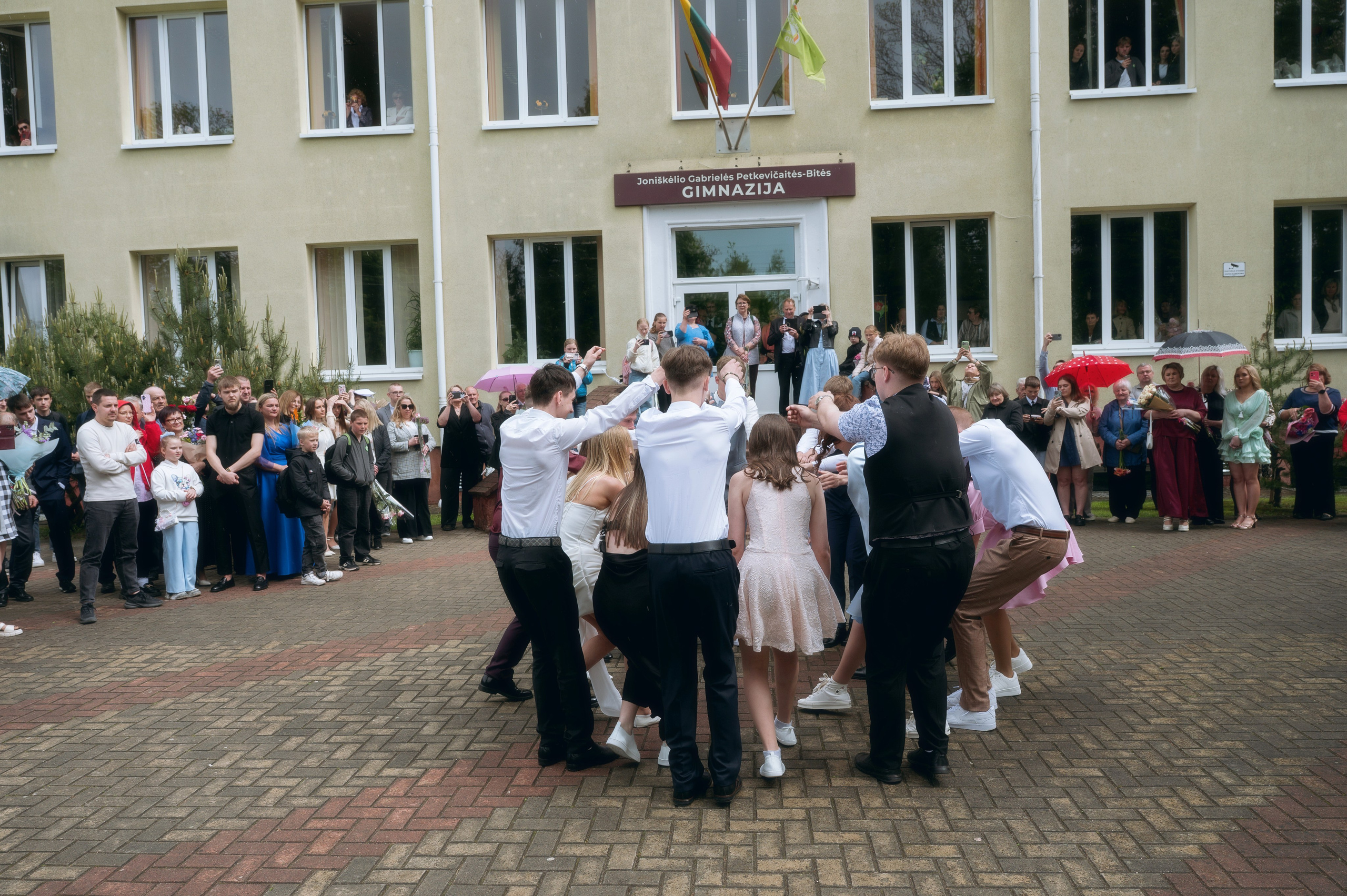 Paskutinis skambutis Joniškėlyje. Vestuvių fotografė Santa Jonuškė | Šiaulių apskritis, Panevėžio apskritis ir visa Lietuva