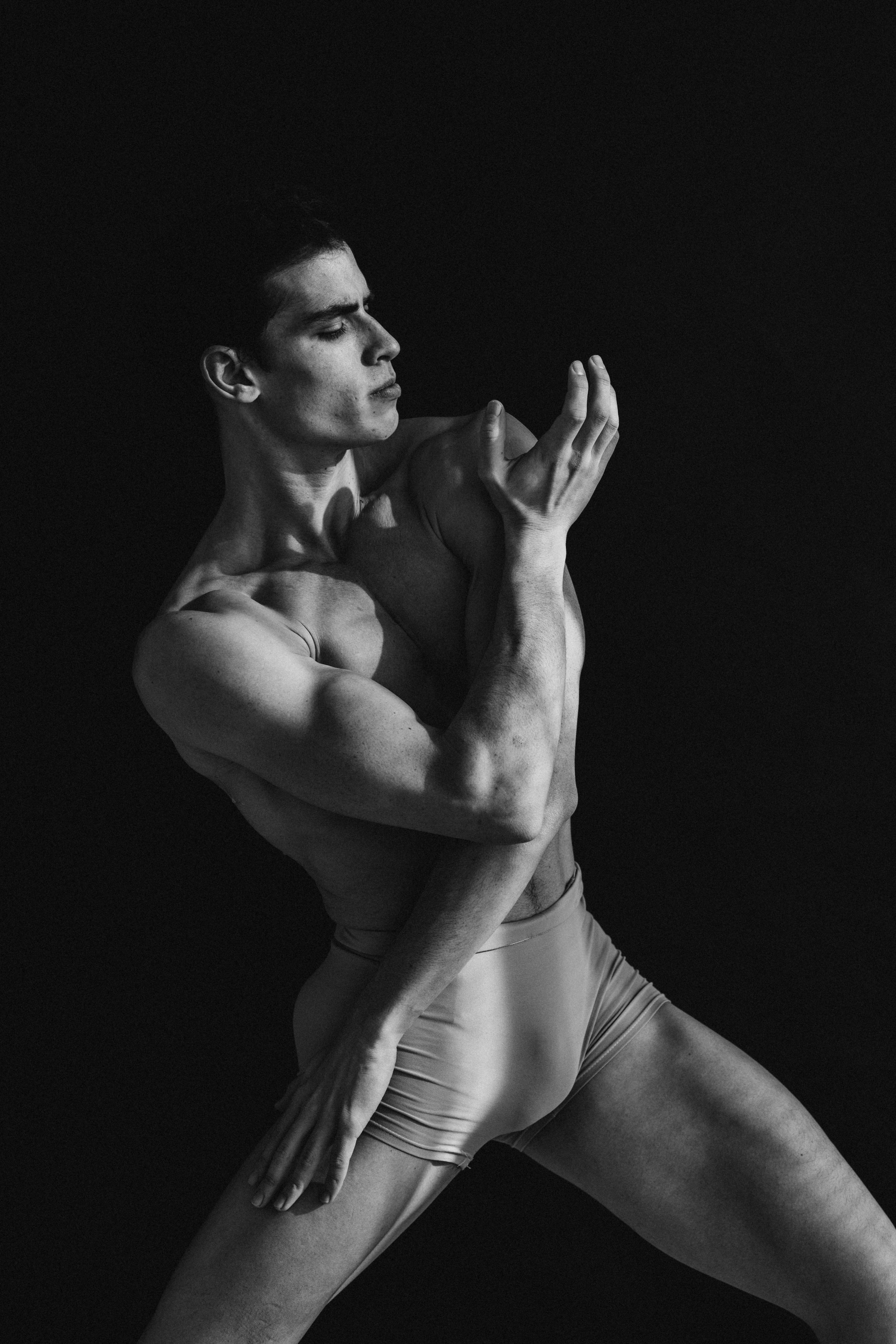 DANCERS. Victoria Olonen – Cinematic Portrait Artist | Helsinki & Europe