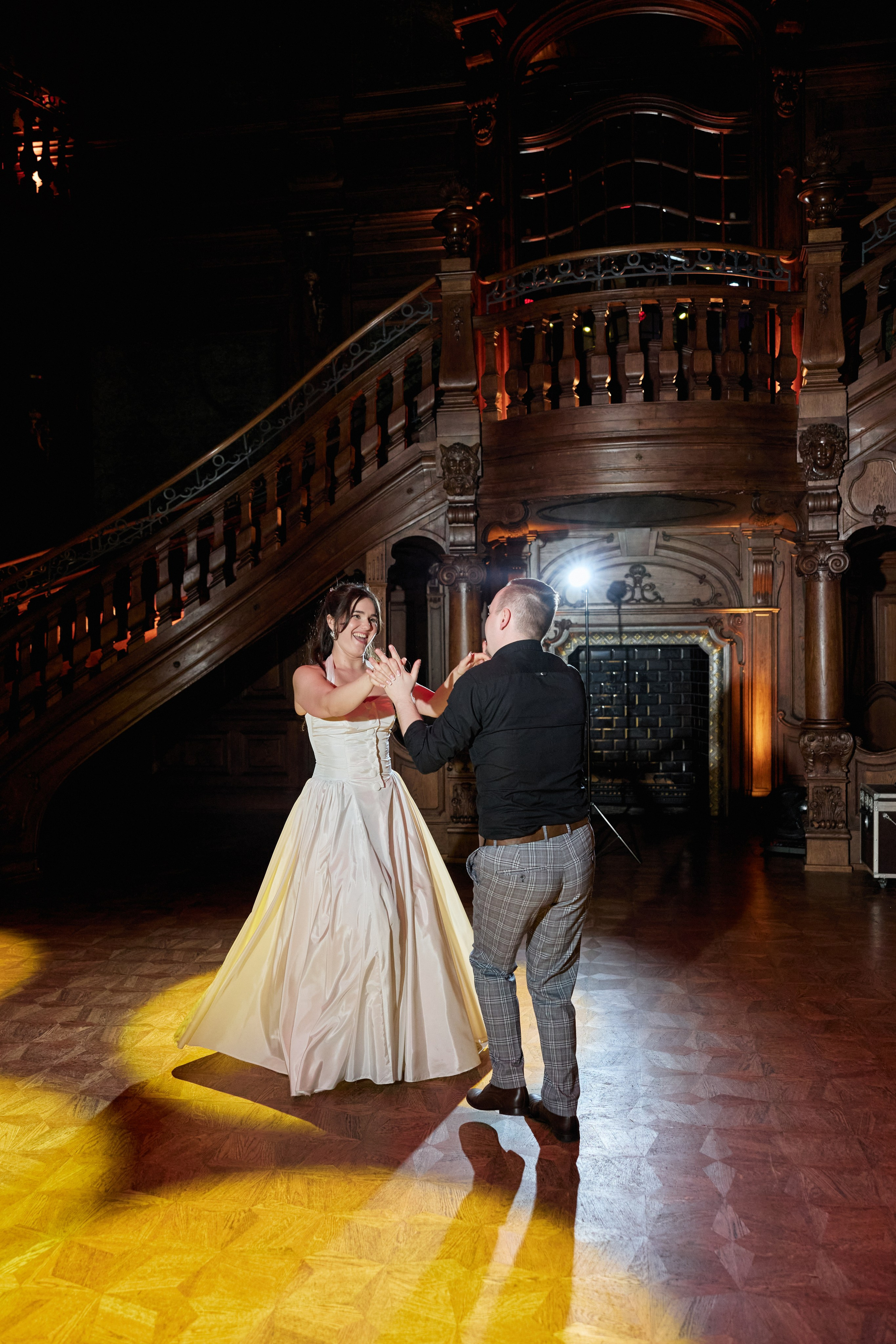 Wiktoria & Kacper. Pałac Goetz. Fotograf ślubny i rodzinny w Krakowie Yana Klymova