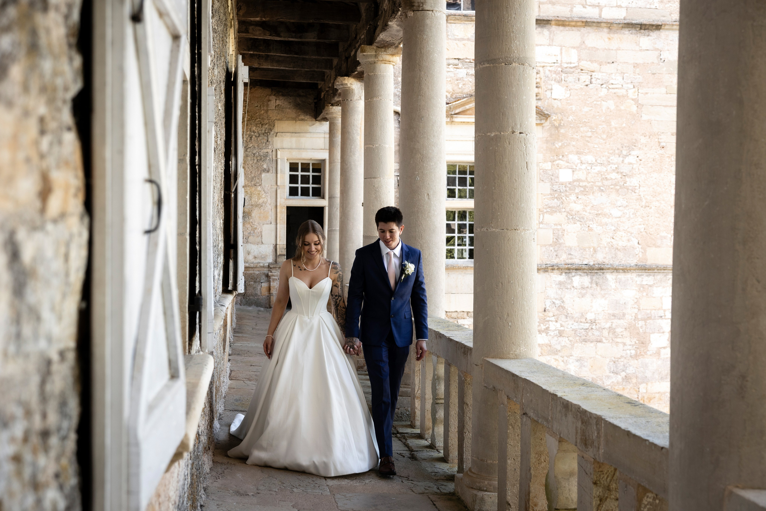 Portrait éditorial de la mariée pendant un elopement en France dans le Sud-Ouest