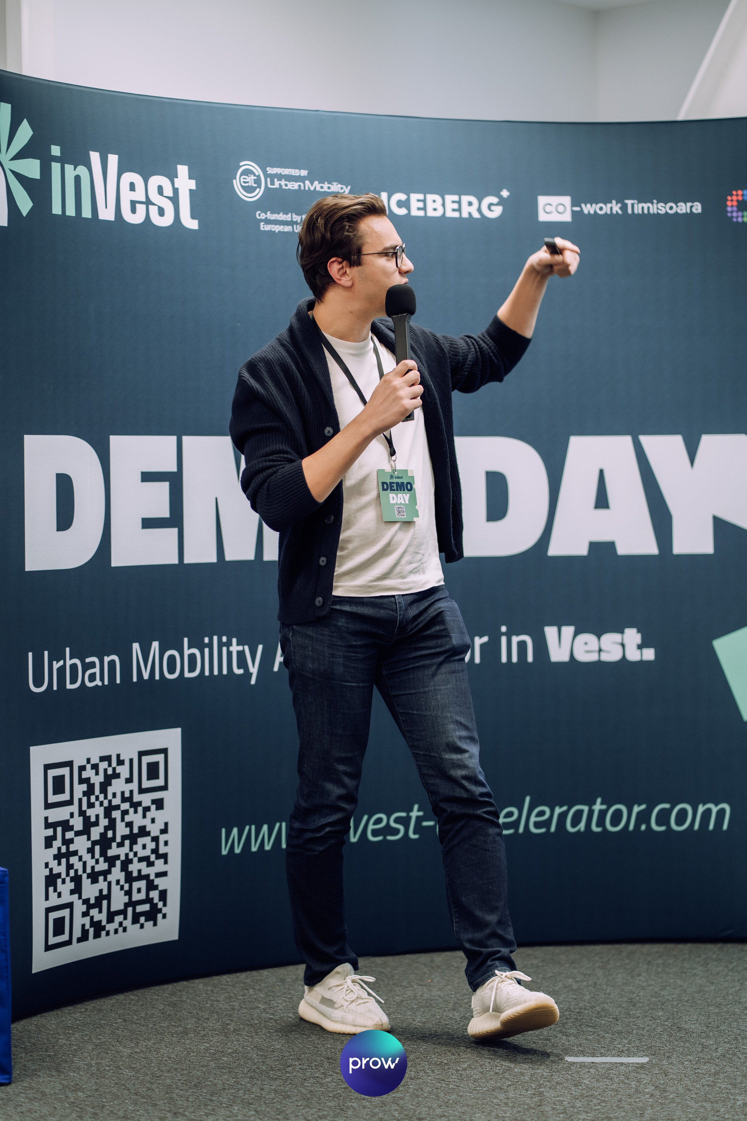 InVest DemoDay @ Cowork. Cozac Cristian Photographer