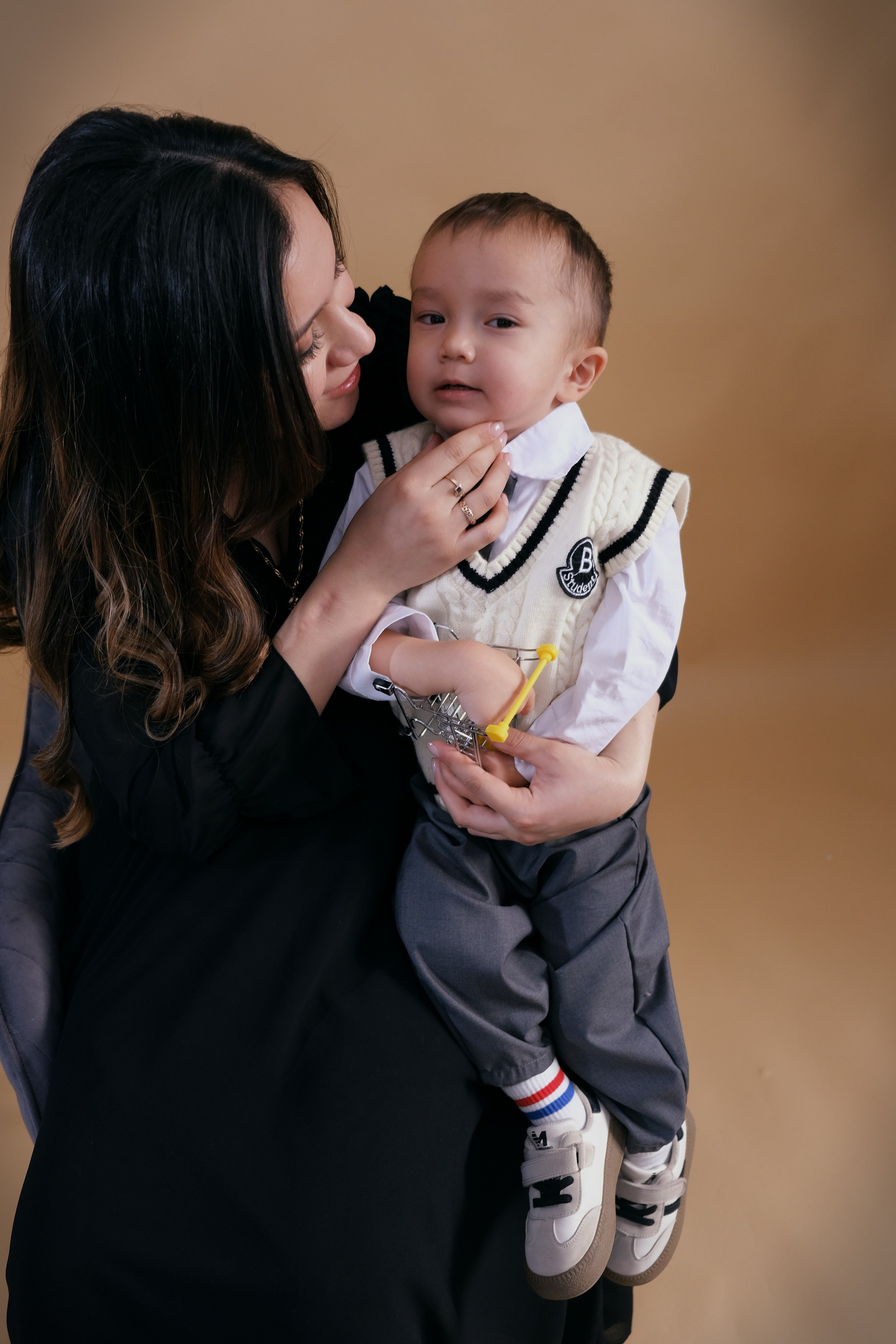 Зилола с сыном. Семейный и детский фотограф Бишкек Элина Суерова