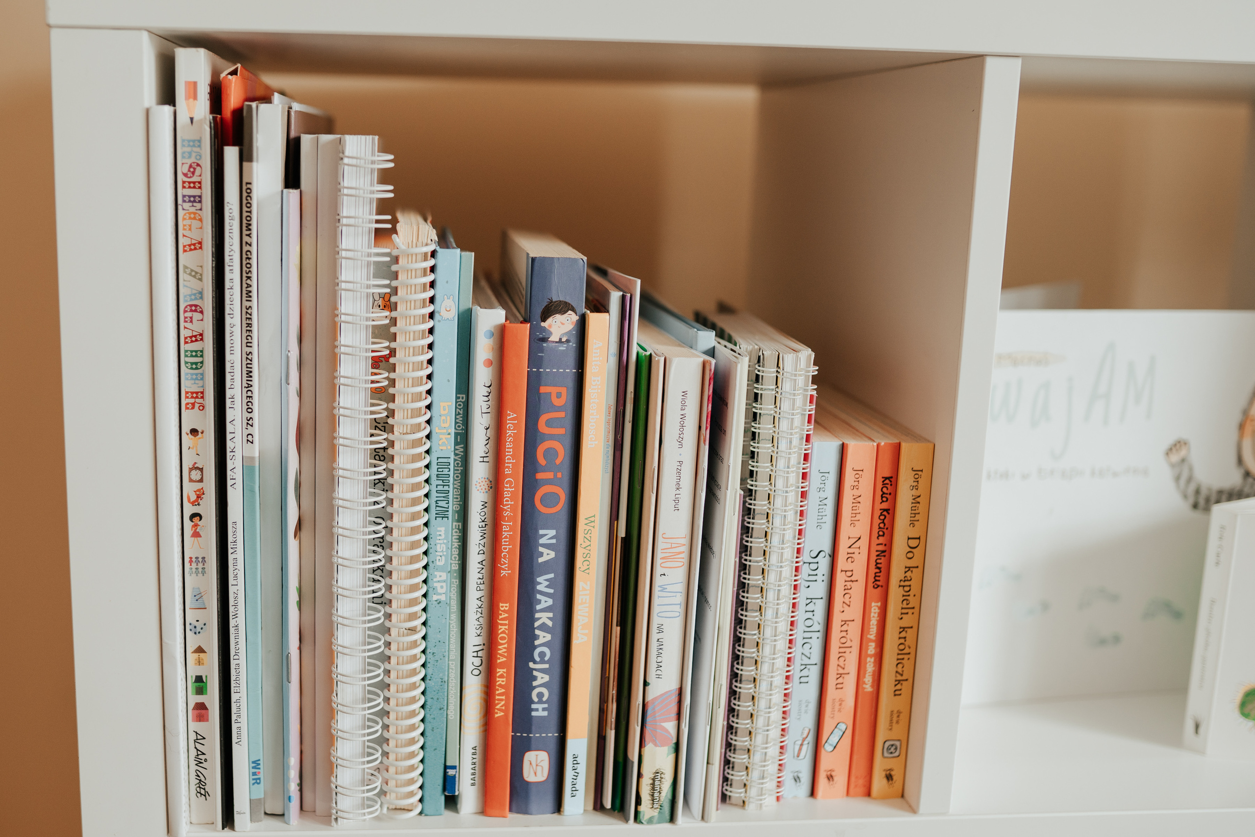 SESJA BIZNESOWA: Logopeda na dywanie. Karkowskafoto - fotografia miłości