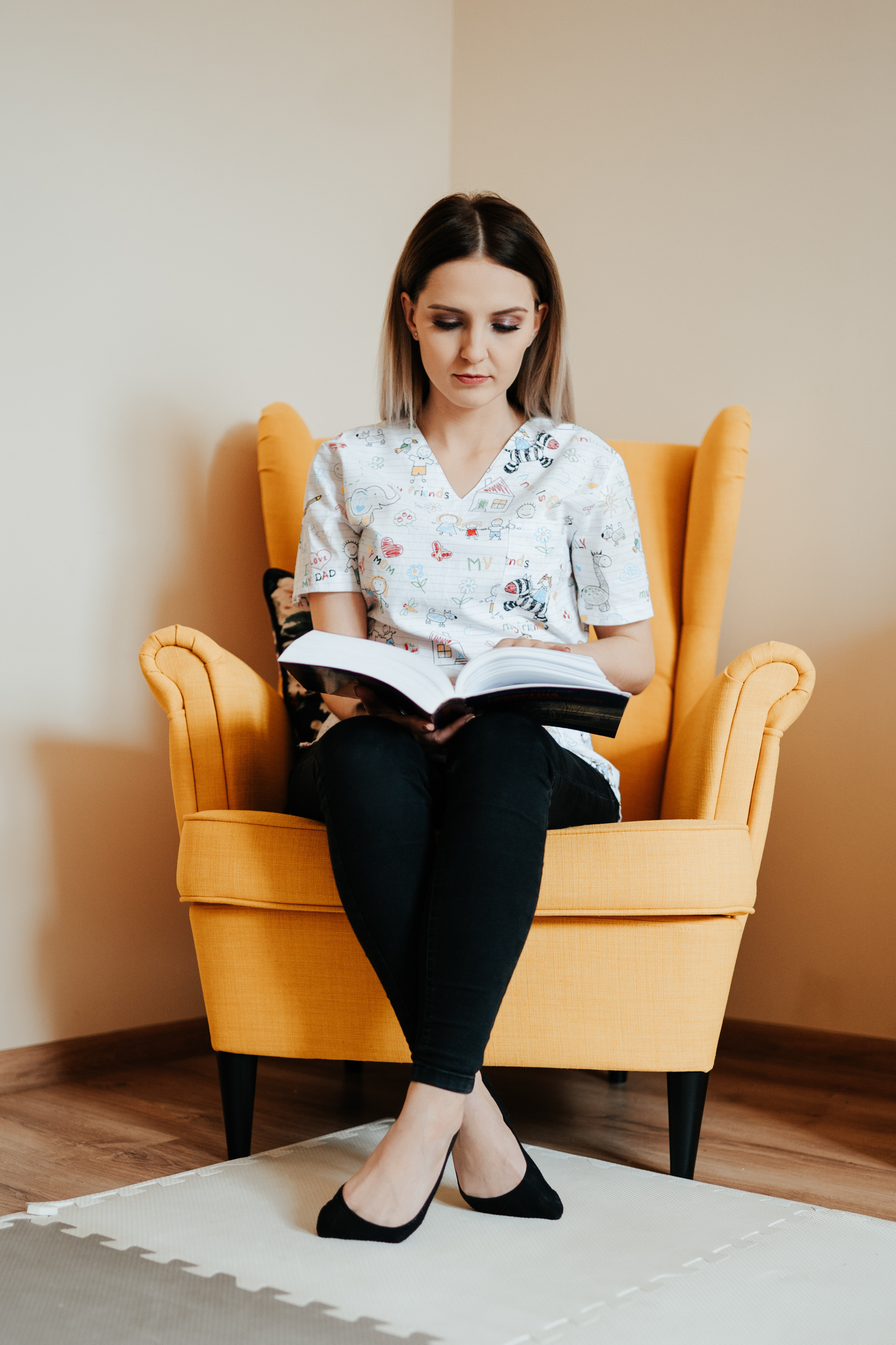 SESJA BIZNESOWA: Logopeda na dywanie. Karkowskafoto - fotografia miłości