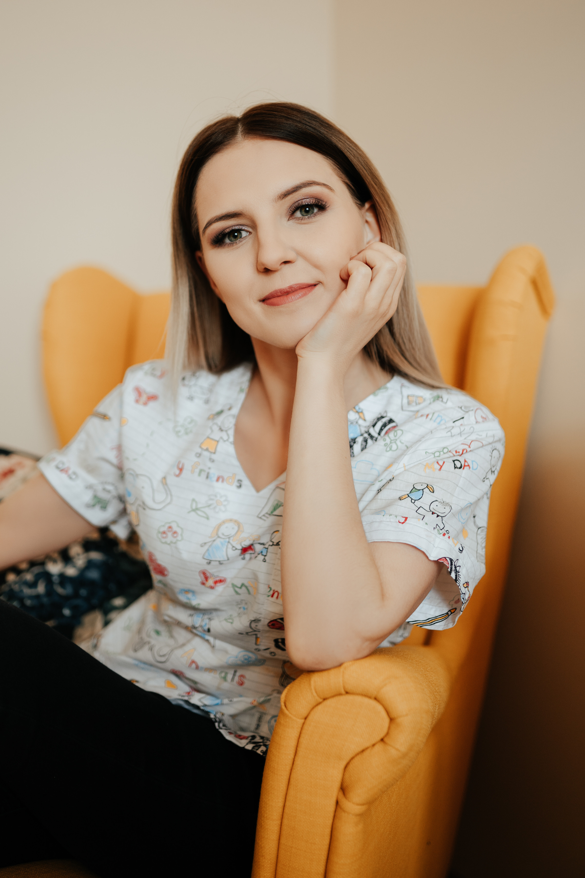 SESJA BIZNESOWA: Logopeda na dywanie. Karkowskafoto - fotografia miłości