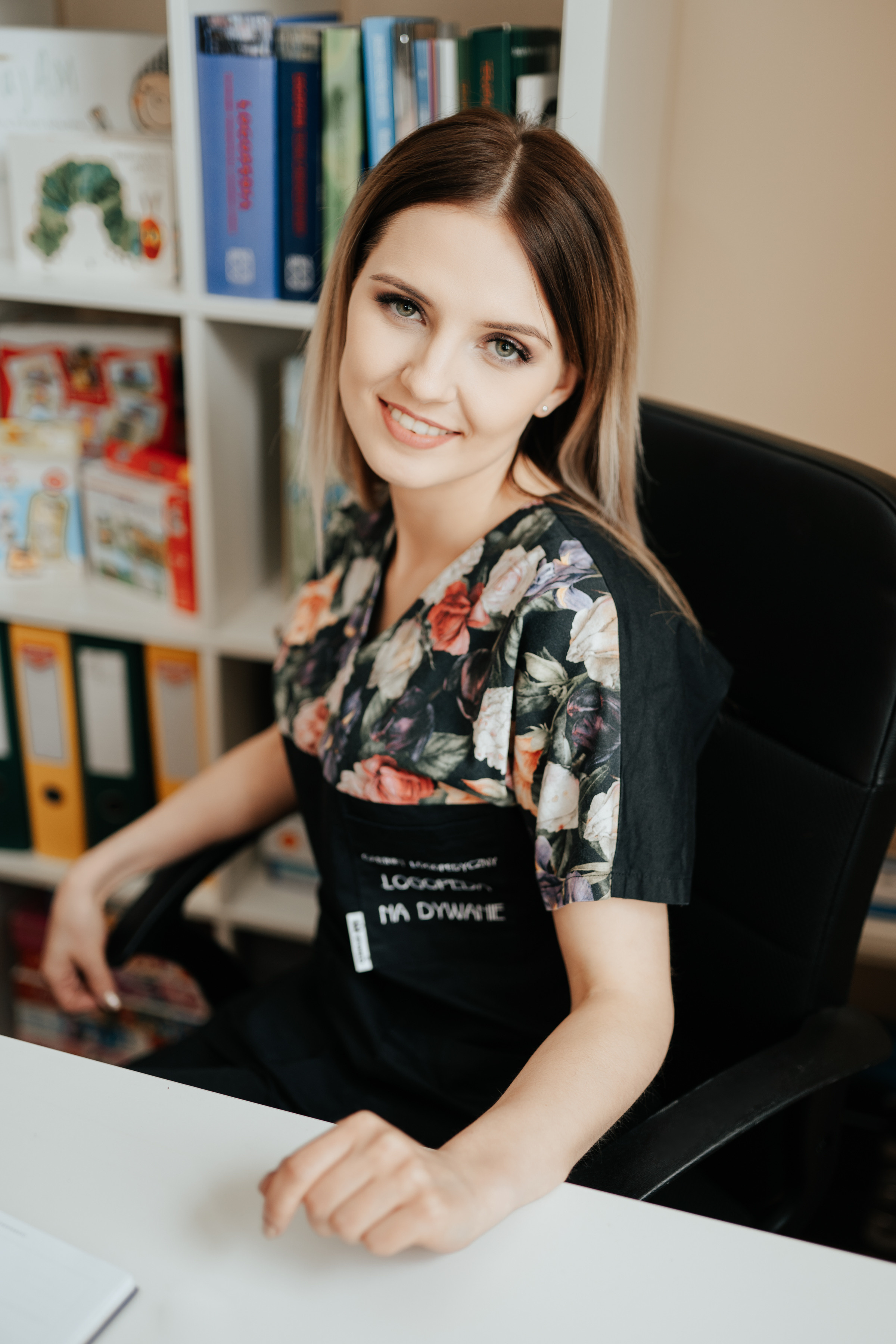 SESJA BIZNESOWA: Logopeda na dywanie. Karkowskafoto - fotografia miłości