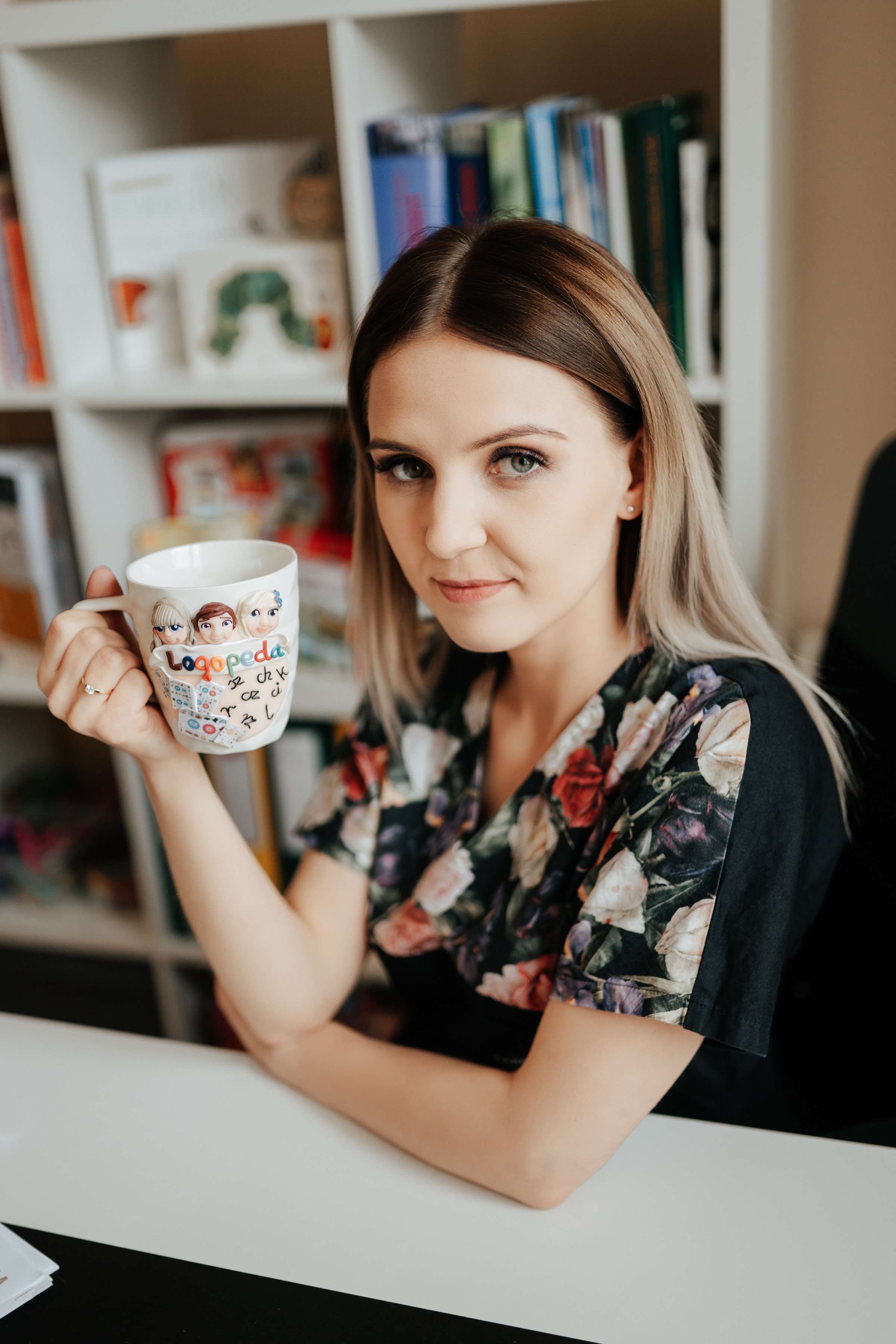 SESJA BIZNESOWA: Logopeda na dywanie. Karkowskafoto - fotografia miłości