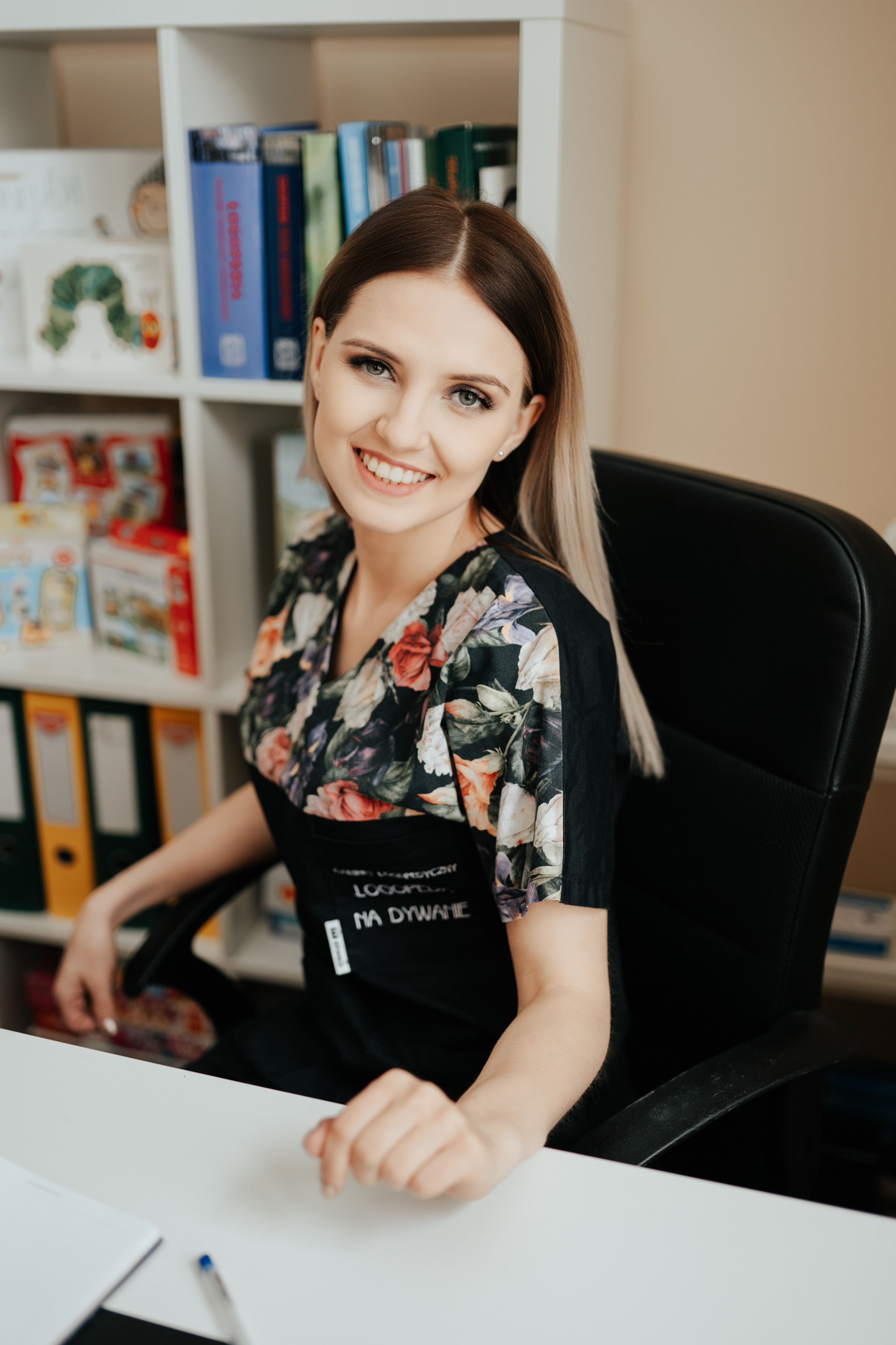 SESJA BIZNESOWA: Logopeda na dywanie. Karkowskafoto - fotografia miłości