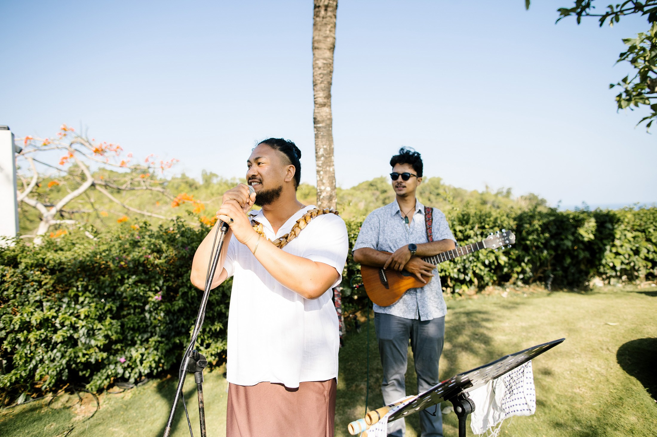 Big funny wedding with guests in paradise Bali island. Get.it.feel — Aesthetic Photography and Videography