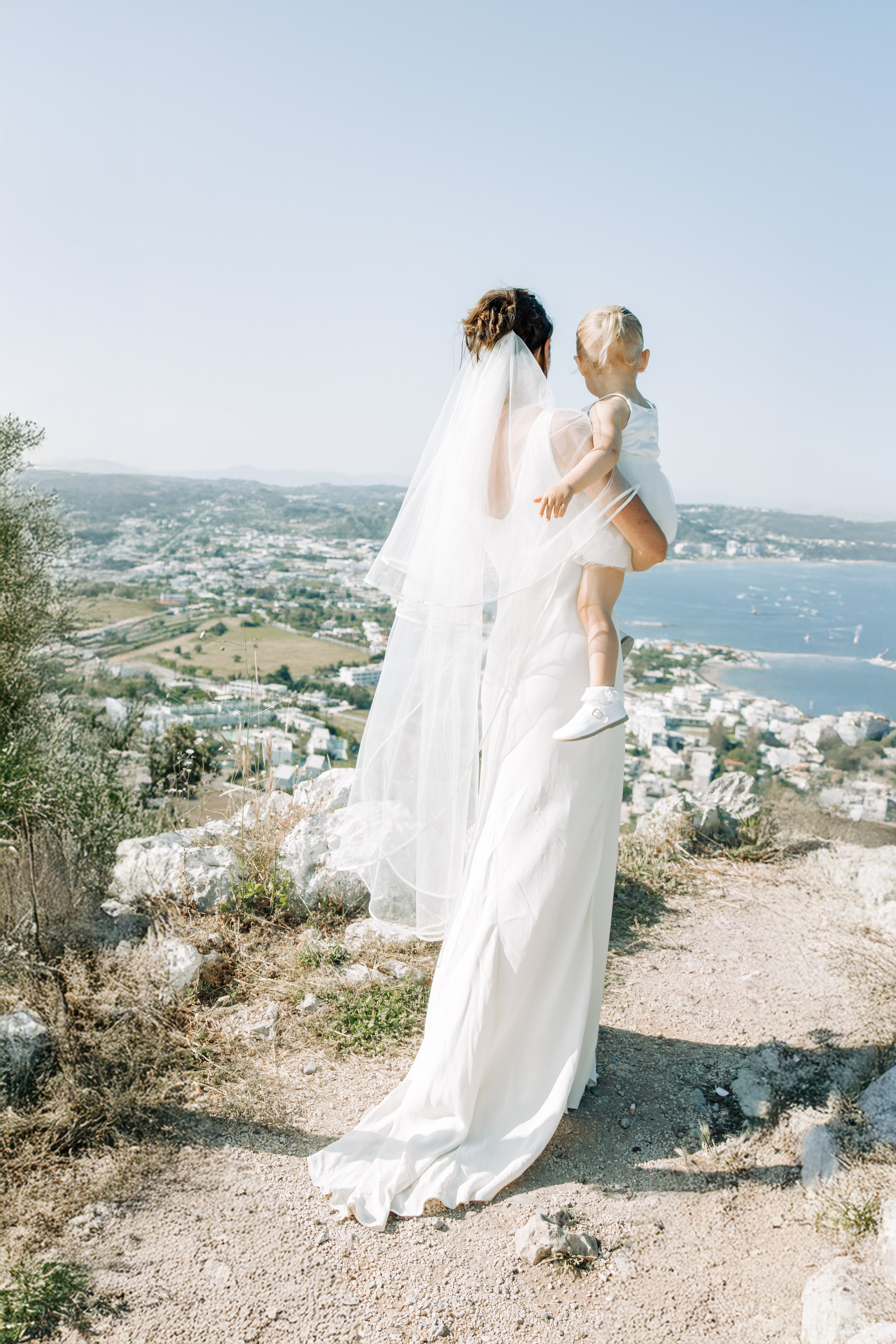 Ring exchange ceremony. Portrait- und Hochzeitsfotografin Irene Art Photo mit Sitz auf der griechischen Insel Rhodos