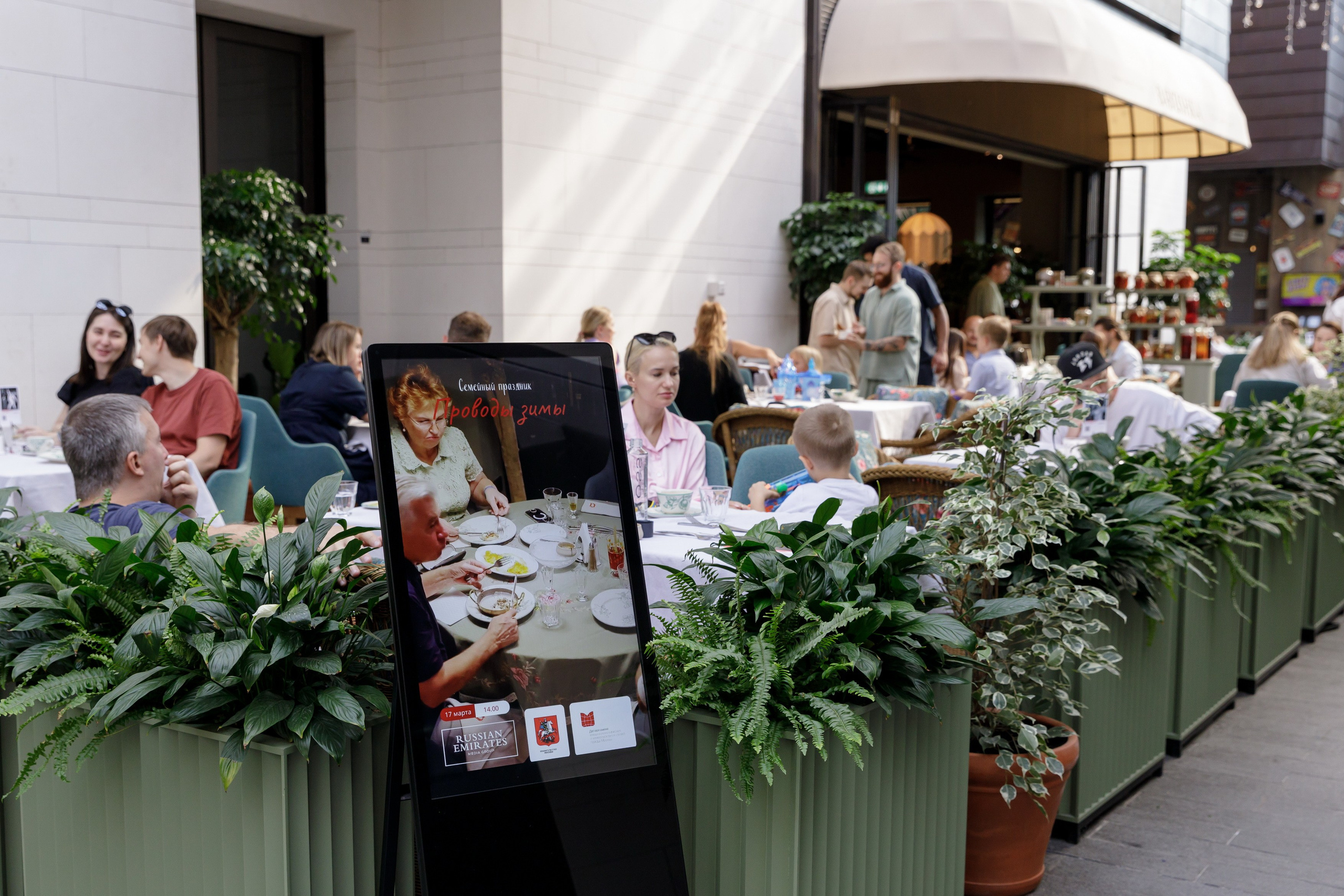 Maslenitsa at Babushka Restaurant, Dubai 2024. Photographer Anna Curly | Weddings and Events in Dubai