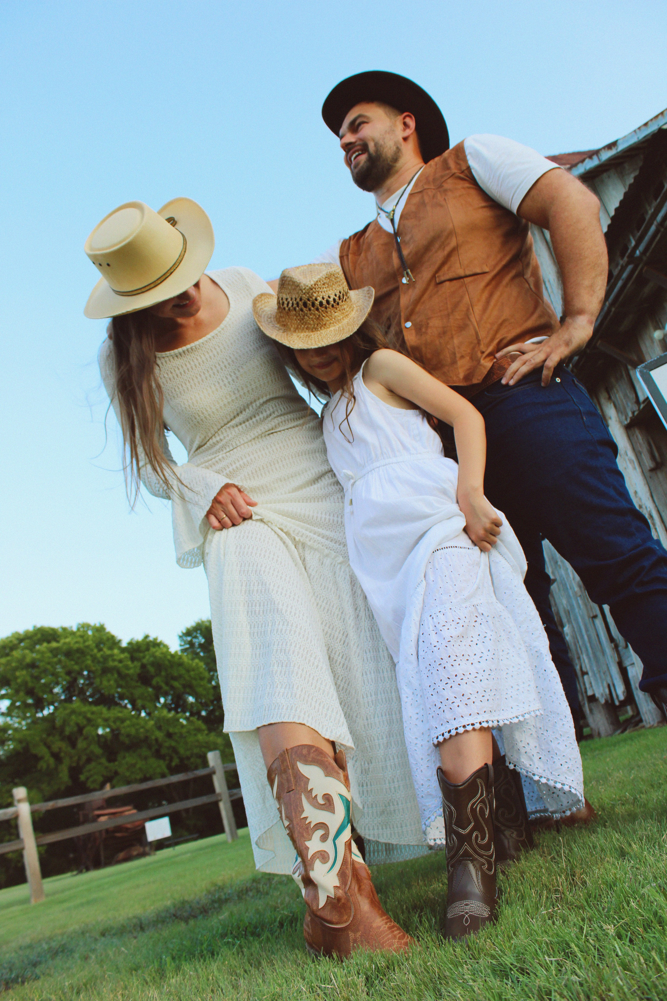Texas Countryside Family Photoshoot in Cowboy Style. Lana Petrychenko — Portrait & Family Photographer. Valencia, Spain