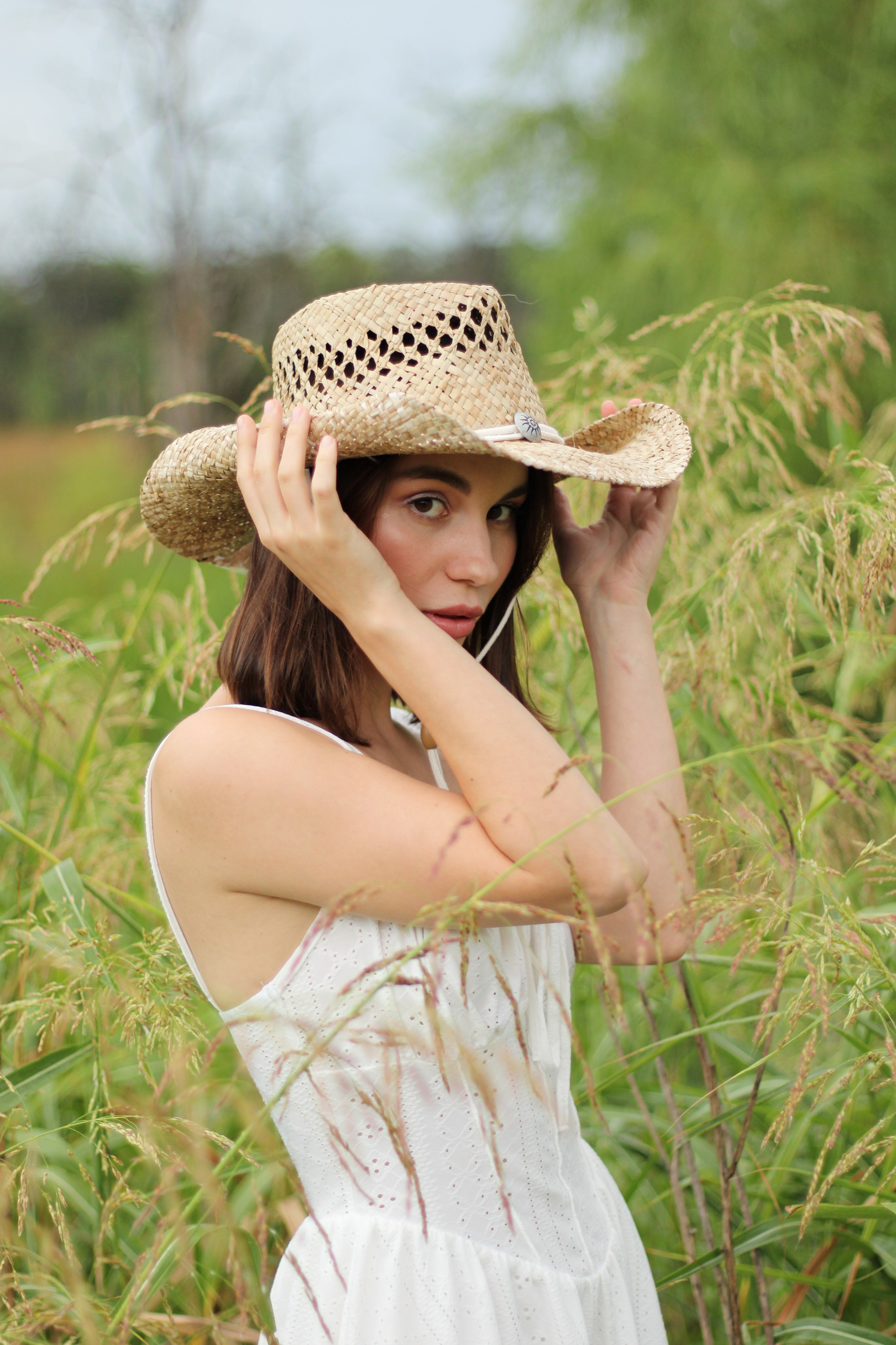 Countryside cowgirl-style portrait photoshoot. Lana Petrychenko — Portrait & Family Photographer. Valencia, Spain