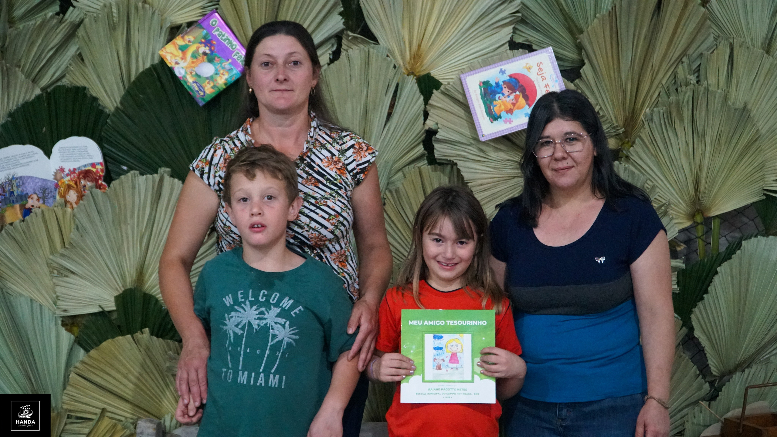 Noite autógrafos colégio Aurélio Buarque de Holanda. Handa Produções