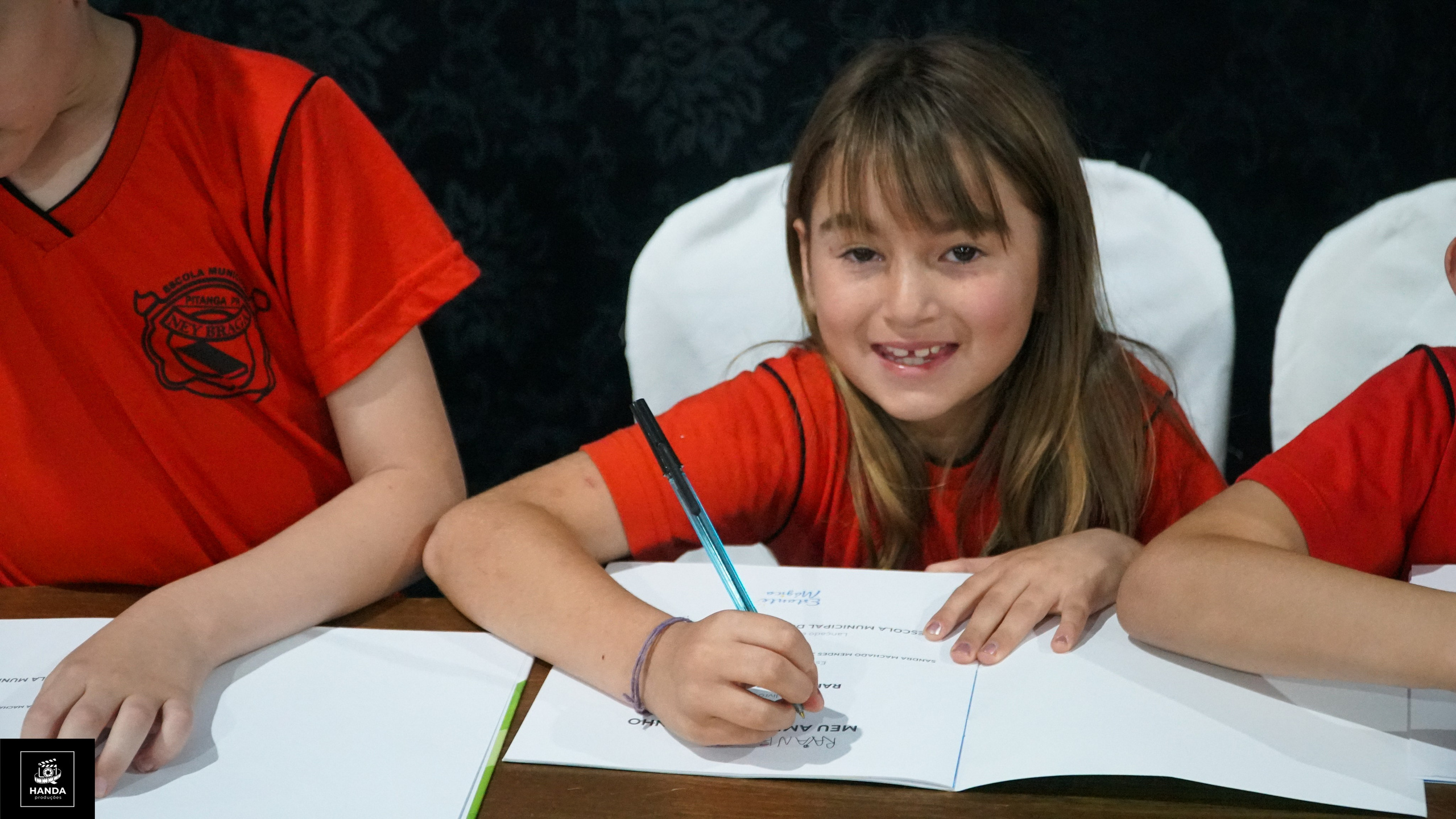 Noite autógrafos colégio Aurélio Buarque de Holanda. Handa Produções