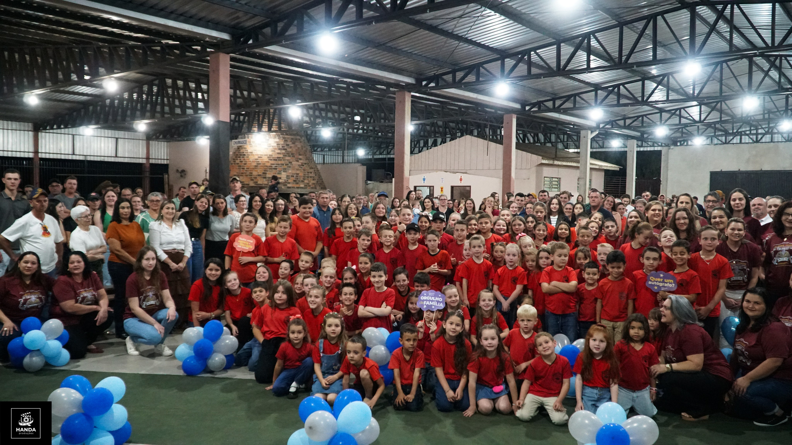 Noite autógrafos colégio Aurélio Buarque de Holanda. Handa Produções