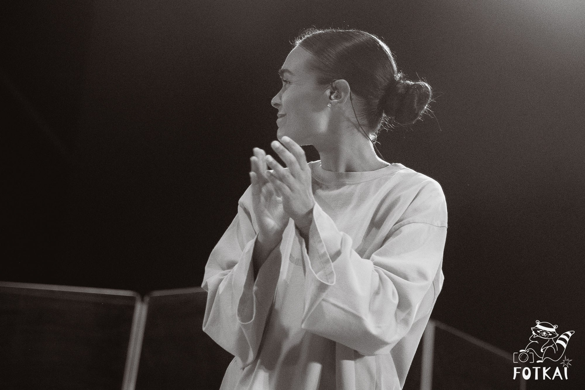 Marta Santos — Fotos del concierto en Alicante 2026: pop flamenco en El Muelle Live | FOTKAI