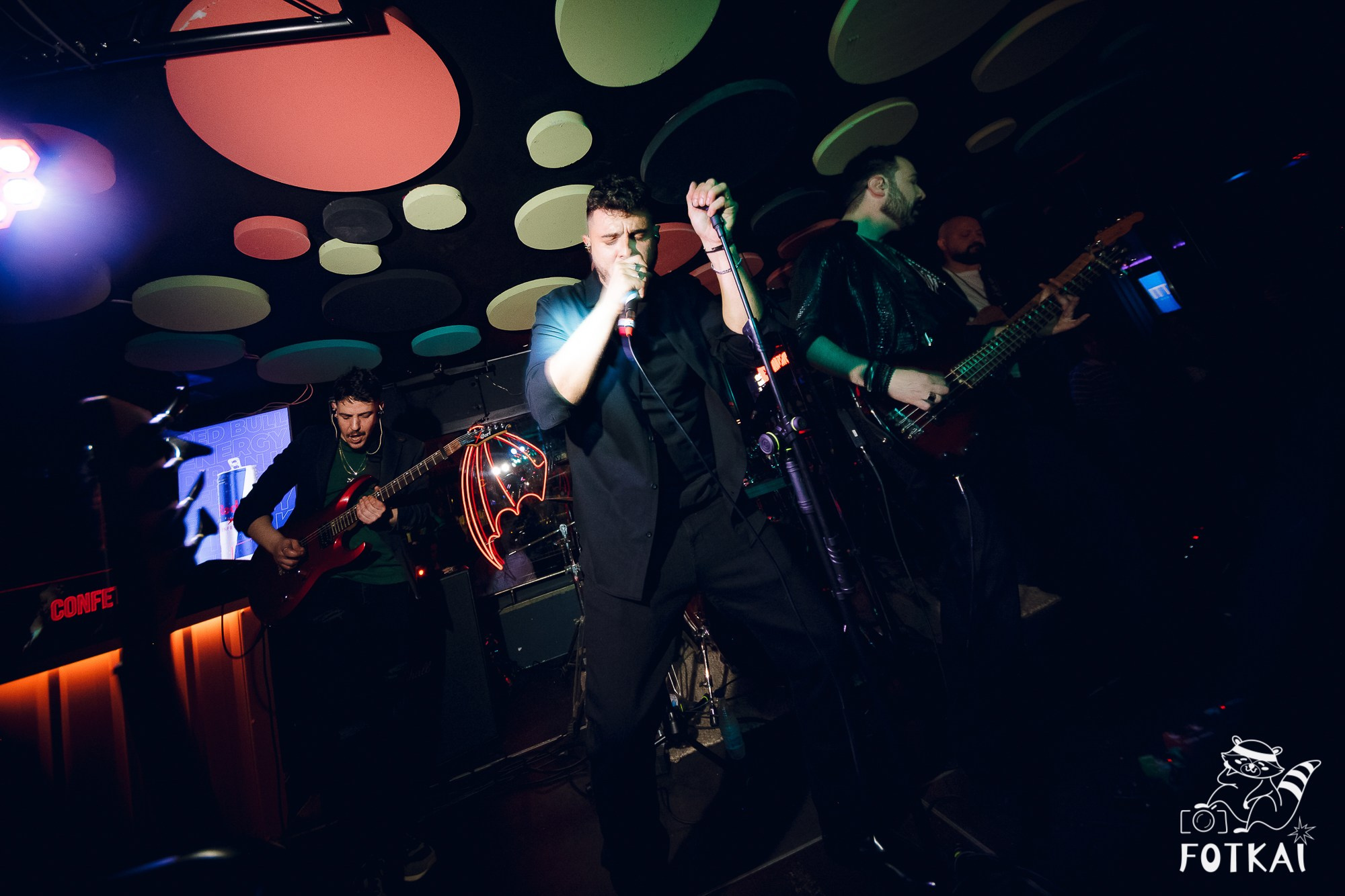 Концерт Delyrio в Confetti Playa Alicante — живое выступление группы, февраль 2026 | FOTKAI