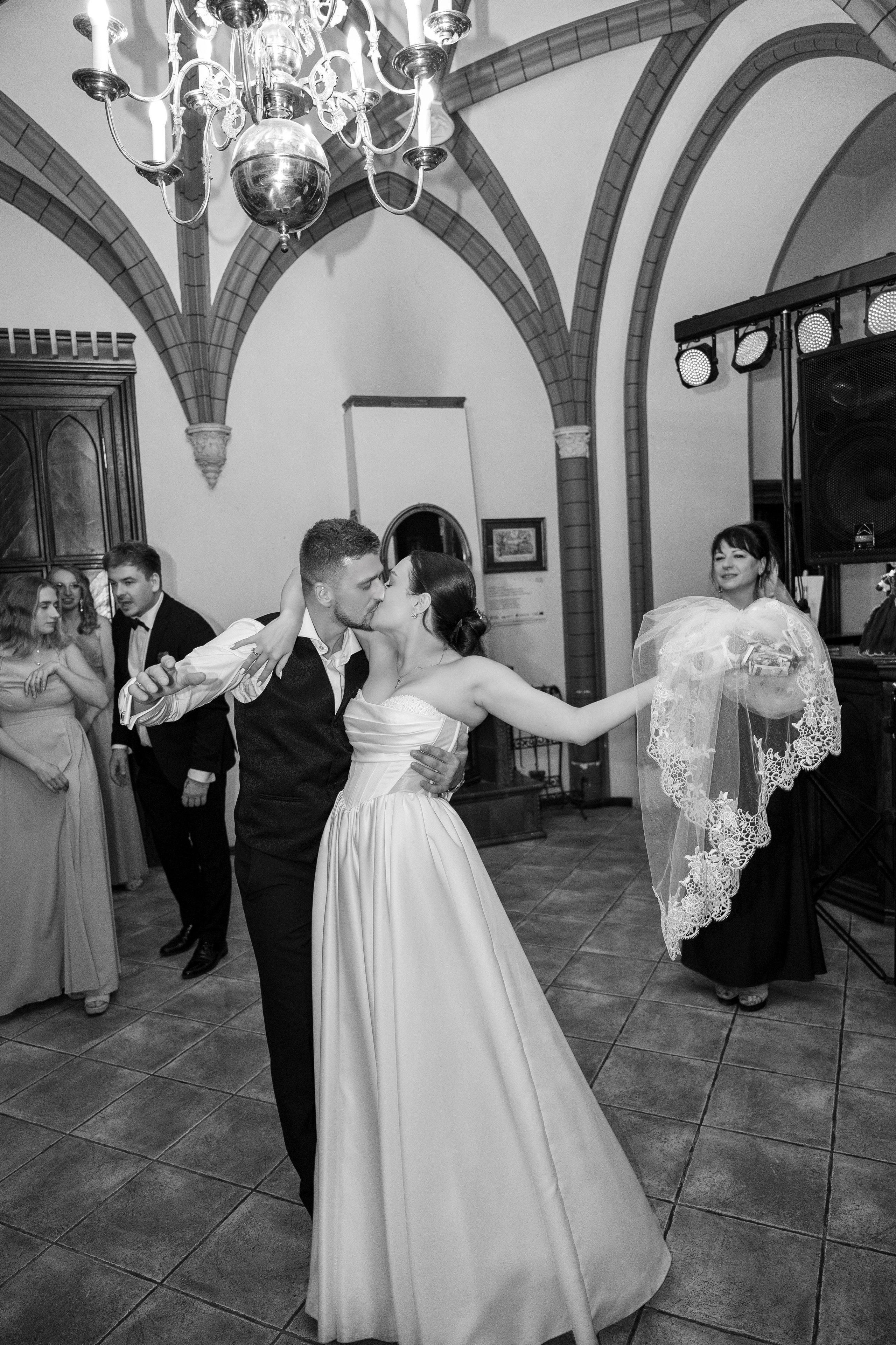 E&N: Zamek w Rzucewie. SL Wedding Photo — Editorial, Elegant & Timeless Wedding Photography in Poland and Across Europe