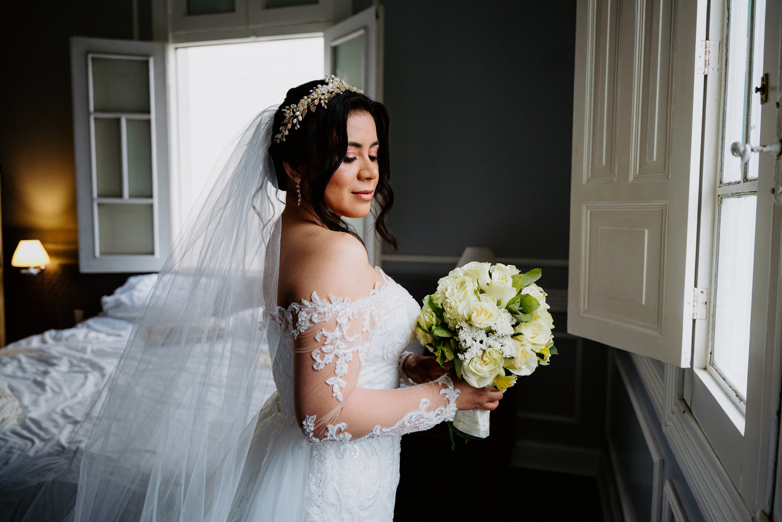Perspectiva de la novia. Fotógrafo de Bodas en Lima | Ronhy Altamirano. Fotografía narrativa y cinematográfica para bodas, quinceañeras y eventos exclusivos