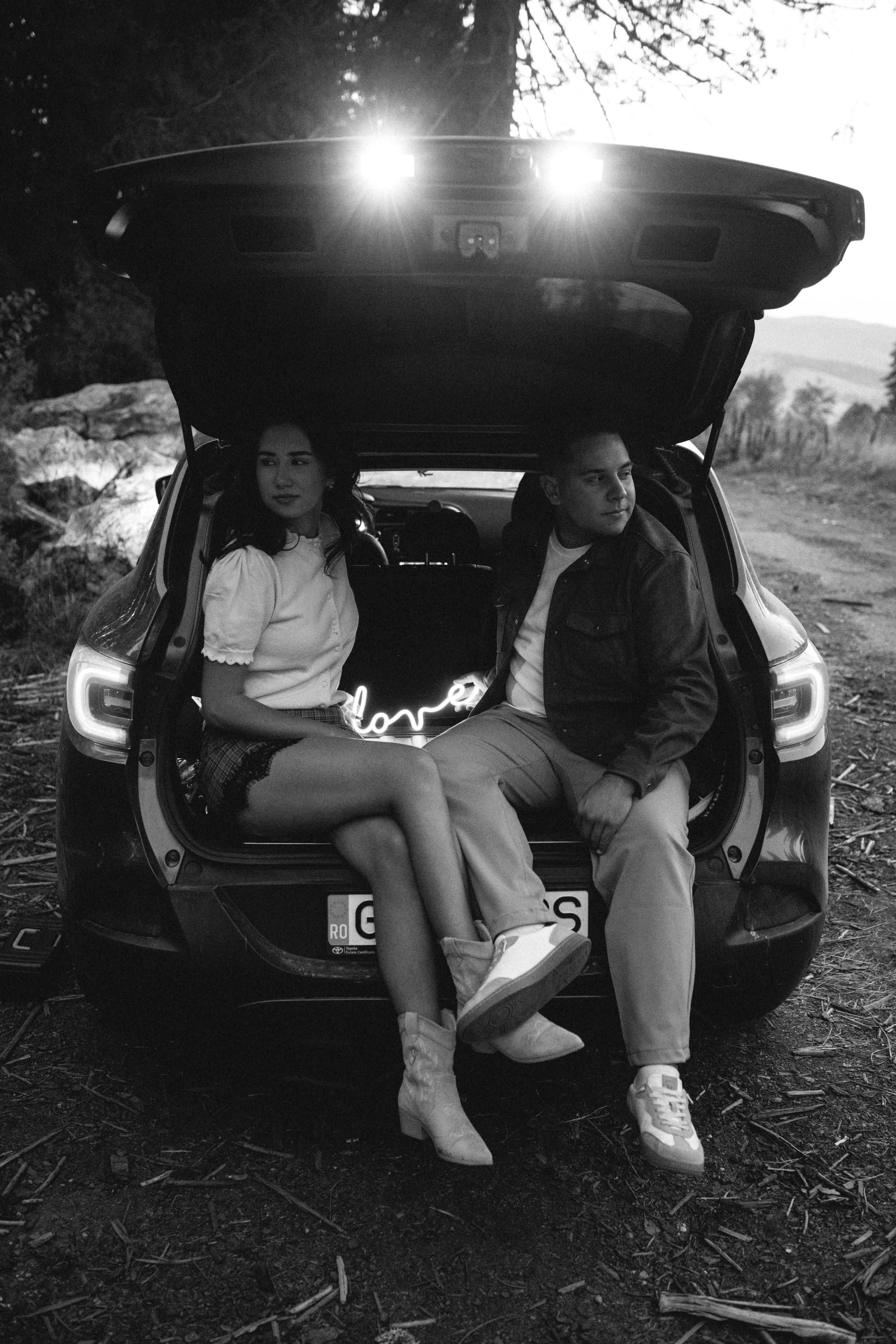 Denisa&Casian’s Save the Date Photo Session. Minimalistart