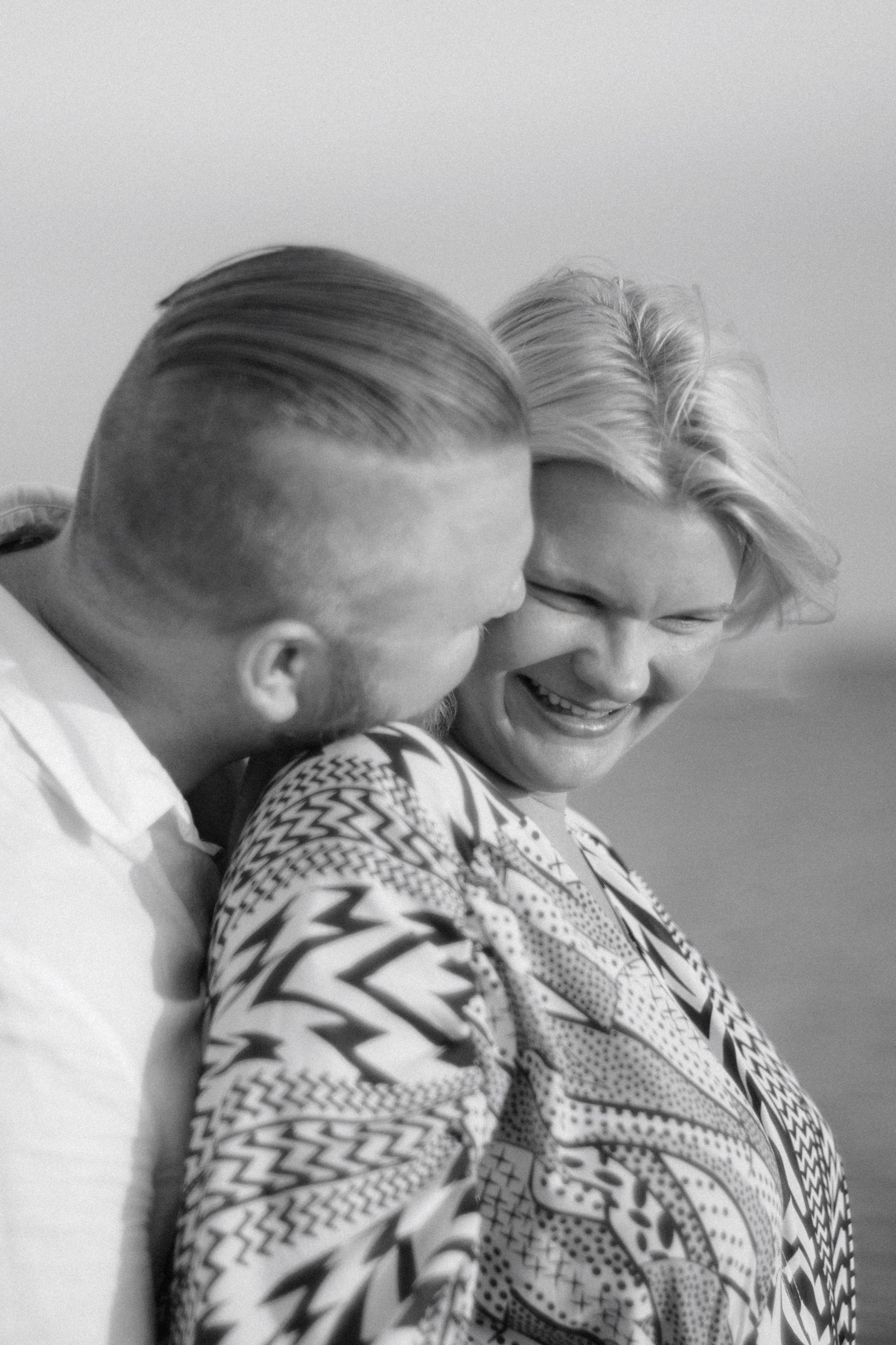 Jessi and Chris in Athenian riviera. Photographer in Greece Kristina