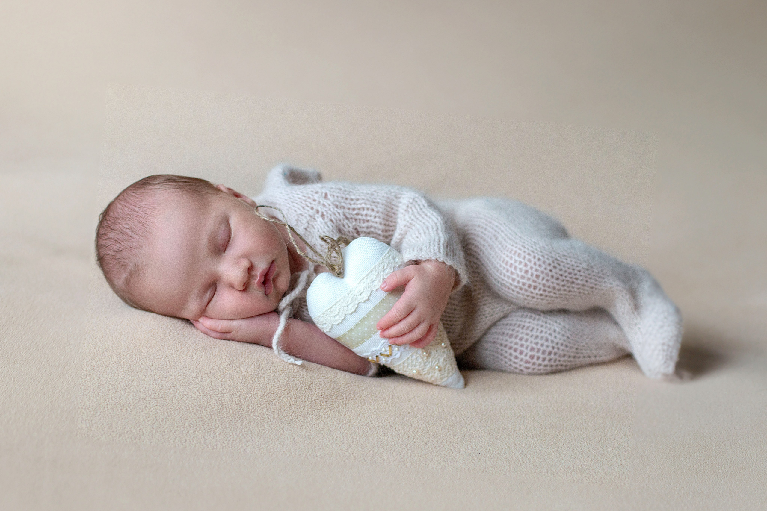 Newborn классическая. Детский и семейный фотограф в г. Бельцы