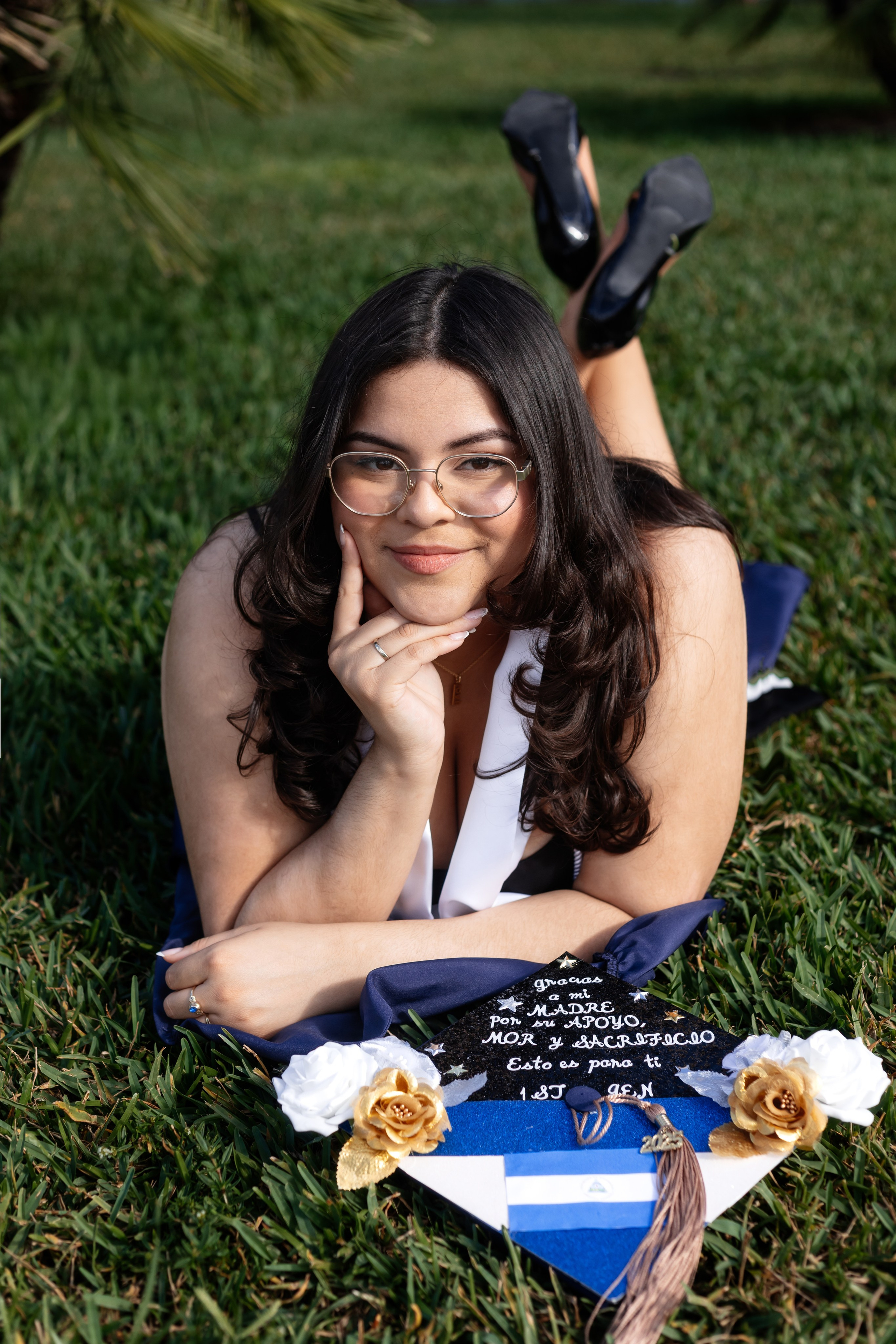What (and Who) to Bring to Your Grad Photoshoot. Portrait and graduation photographer Marina Simanava
