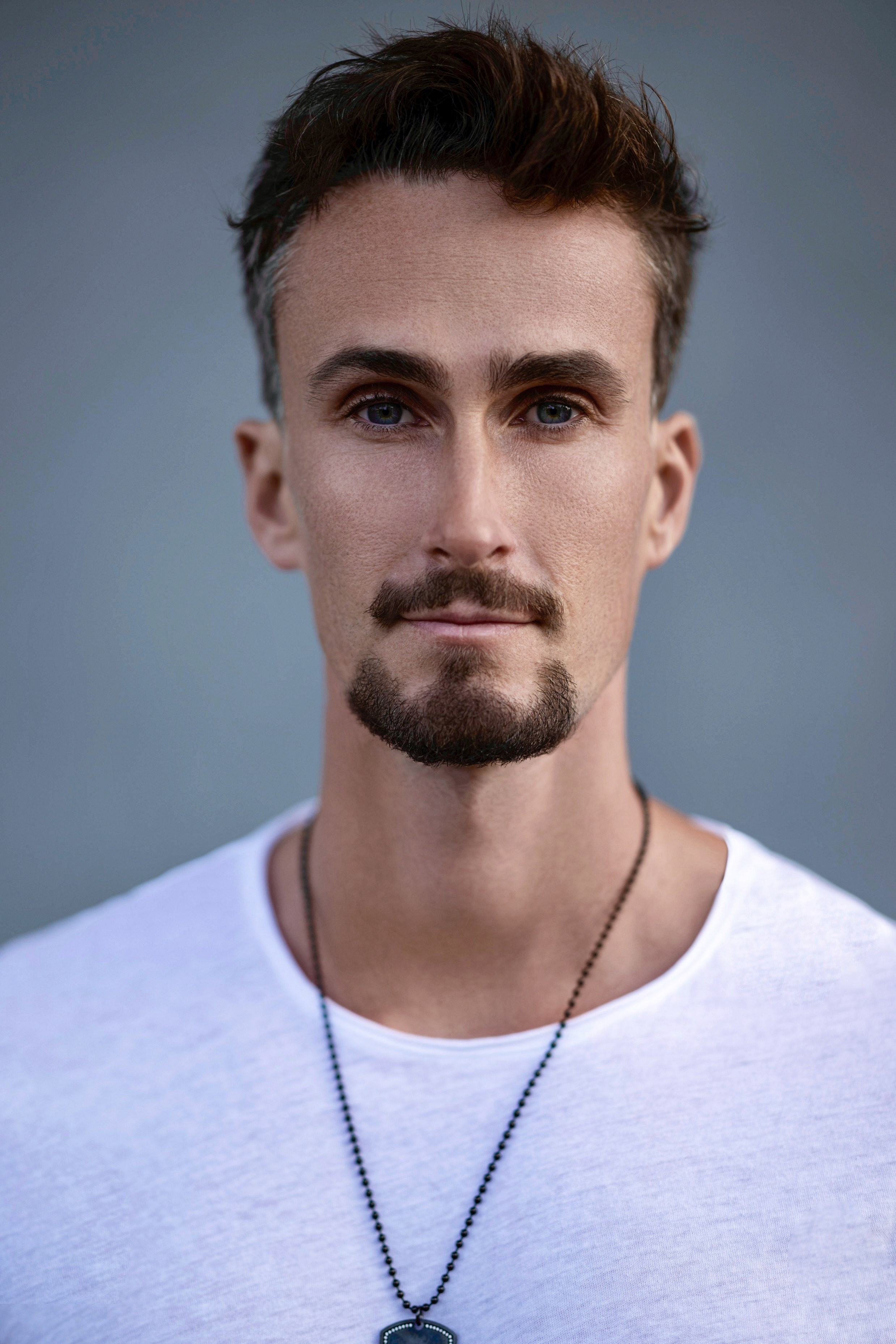 Headshot Business Retoucher Olha Kompaniiets. Professional high end photo retoucher Olha Kompaniiets