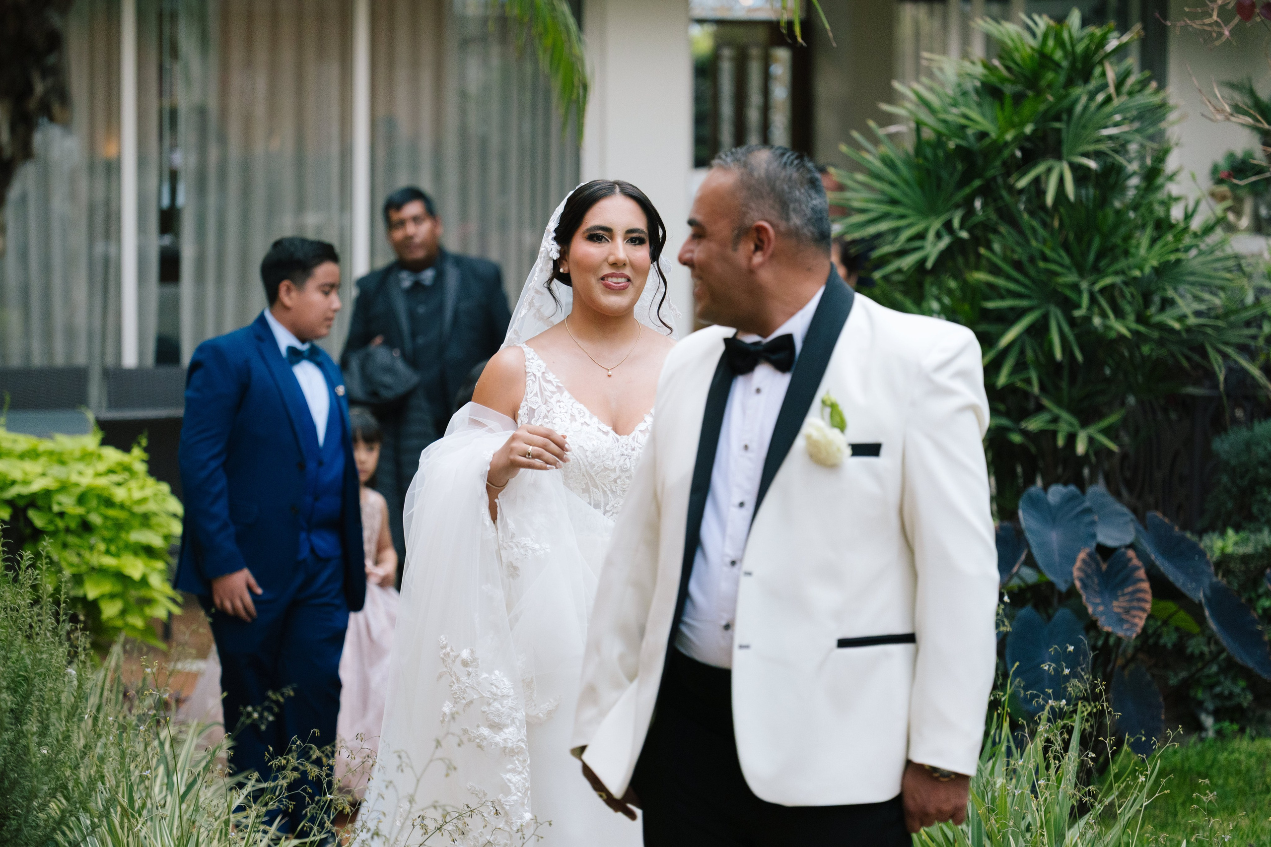 Alejandra y Salvador. Principal