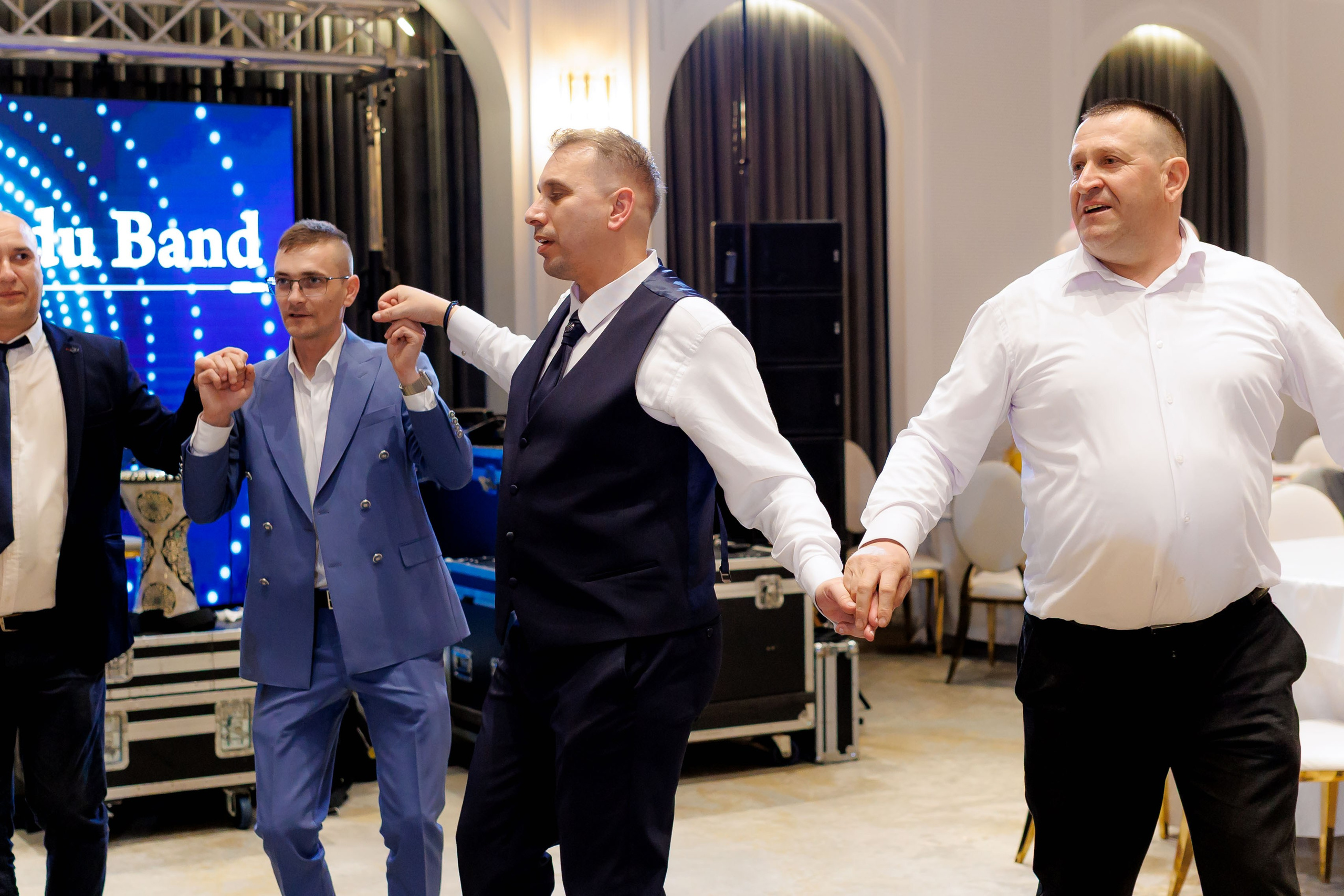 Povestea voastră, regizată de noi |Cristi Turculet Videograf Nuntă Suceava | wedding highlight. Servicii foto-video profesionale, pentru momente de neuitat