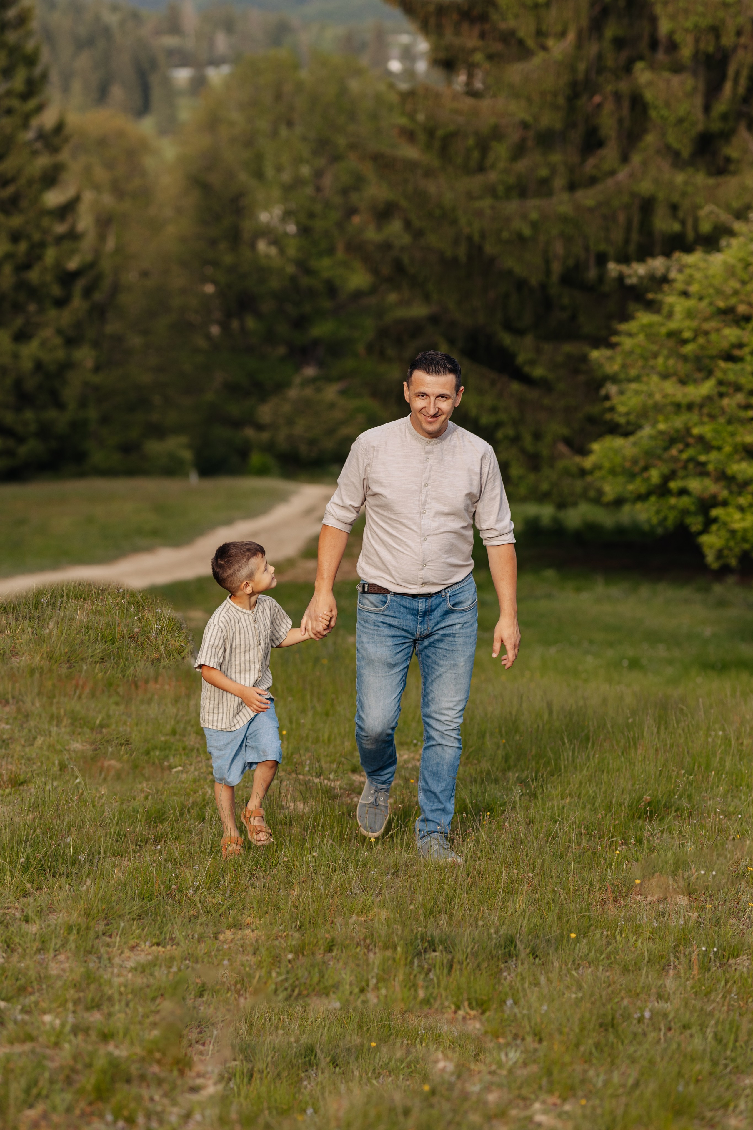 Familia Hudea. Cristina Andronache fotograf Brașov fotograf de familie fotograf de nunta Brașov
