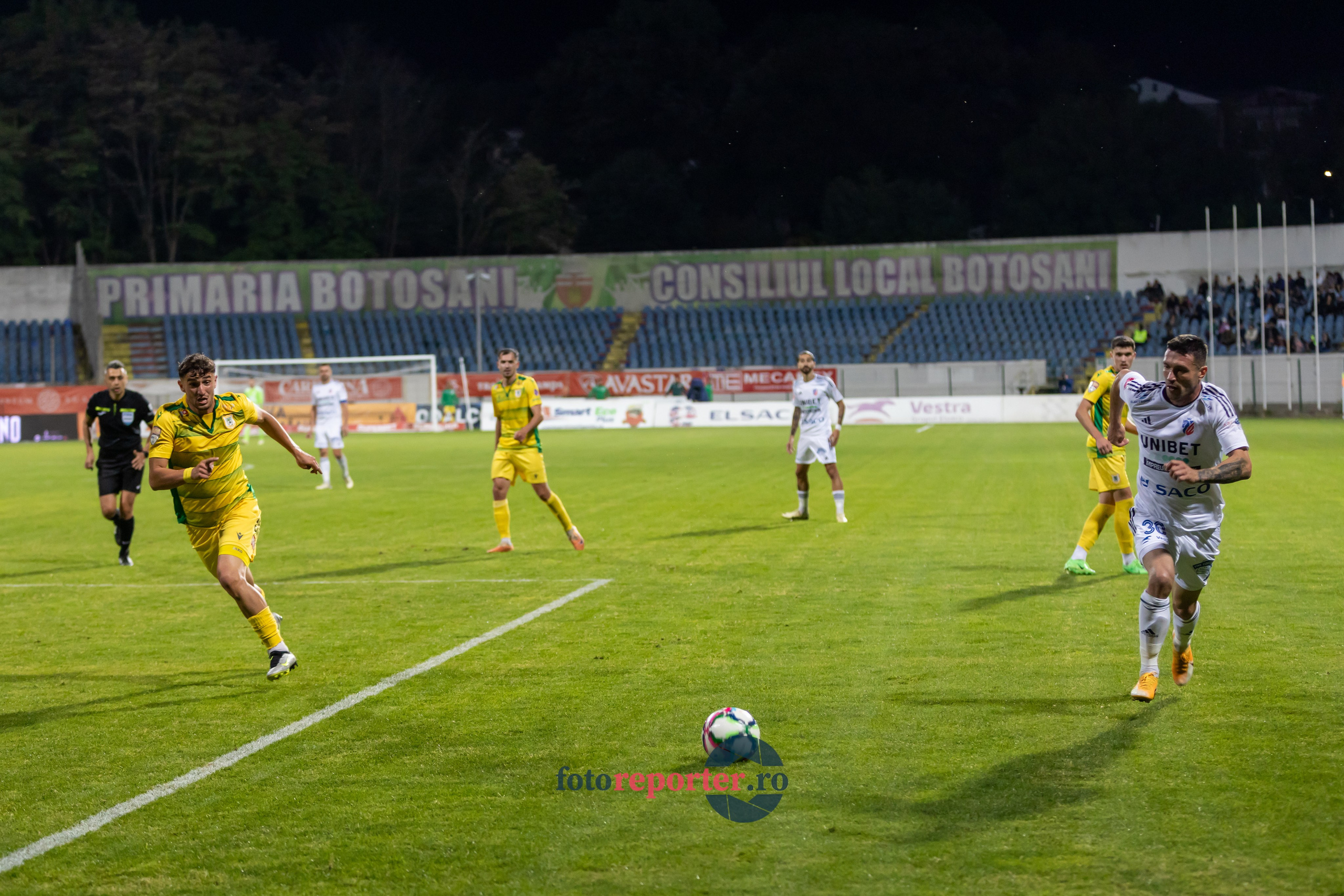 Galerie Foto: FC Botoșani vs. CS Mioveni - Pe 17 mai 2024, am fost martorii unei partide incredibile între FC Botoșani și CS Mioveni, în prima manșă a barajului pentru evitarea retrogradării. În fața unui stadion plin de emoție și speranță, echipa noastră a obținut o victorie importantă, cu un gol marcat de Aldair în minutul 93. 💪 *FC Botoșani 1-0 CS Mioveni*⚽️ Urmăriți momentele cheie ale meciului și bucuria suporterilor în această galerie foto! Pregătiți-vă pentru meciul de retur de pe 24 mai, când vom lupta din nou pentru a rămâne în prima ligă.#FCBotoșani #CSMioveni #BarajRetrogradare #ForzaBotoșani 