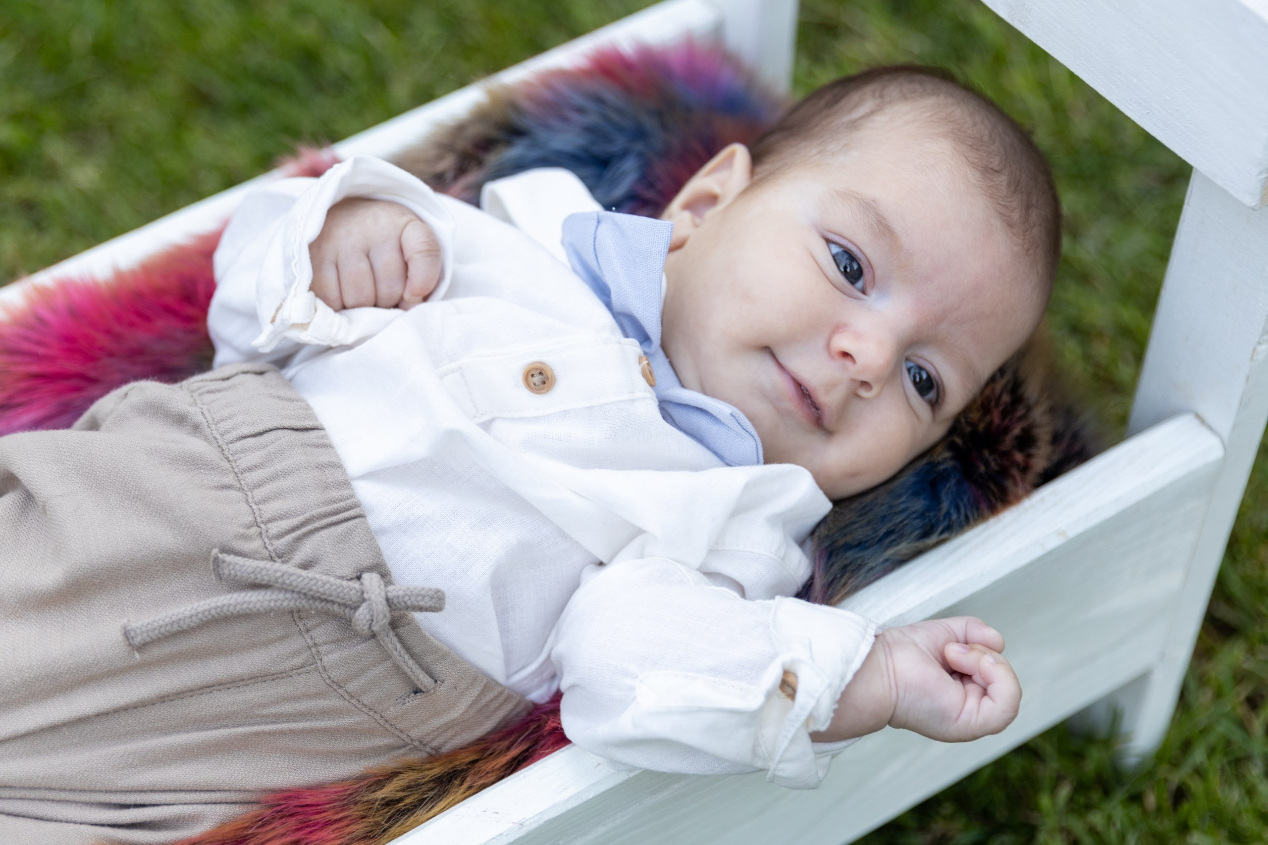 fotograf botez , fotografie botez Botoșani, fotograf Alin Chirilă, amintiri botez, fotografii botez, botez Miruna Parascheva, fotograf copii, fotografie botez în Botoșani-alt="botez , fotografie botez Alin Chirilă, amintiri botez, fotografii emoționante botez Botoșani"-- fotografii-botez-bebelus- amintiri-botez-micuț- moment-sfânt-crestinare- fotografie-emotionanta-botez- detalii-botez-bebelusi- parinti-fericiti-la-botez- fotograf-botez-profesionist- botez-in-biserica-ortodoxa- micuț-botezat-cu-emoție- zâmbete-și-lacrimi-la-botez- bebeluș-la-cristelniță- decor-botez-colorat- botez-cu-dragoste-și-credință- emotie-pura-la-botez- fotograf-botez-botosani- botez-iasi-suceava-fotograf- amintiri-nepretuite-botez-- Preotul ținându-l pe micuțul Mathias Gabriel la botez, în biserica Înălțarea Domnului, Copălău  - Detalii de la botezul lui Mathias – lumânare, trusou și icoană  - Familia lui Mathias Gabriel alături de micuț, în ziua botezului  - Portret emoționant cu mama și bebelușul în brațe, în biserică,fotograf profesionist evenimente Botoșani, Iași, Suceava, Fălticeni, Bacău, Pașcani, Roman - AlinoFotoStudio by Alin Chirilă - servicii foto nuntă, botez, cununie, ședințe foto creative, albume personalizate, fotografii emoționante și calitative pentru cele mai importante momente din viață,fotograf nuntă Botoșani Alin Chirilă,  ședință foto botez Iași - AlinoFotoStudio,  servicii fotograf profesionist evenimente Suceava,  fotograf cununie civilă Fălticeni - Alin Chirilă,  album foto nuntă personalizat Bacău.“Bebeluș botezat în biserică, ținut în brațe de nași”	•	“Detaliu cu lumânarea de botez decorată cu flori albe”	•	“Părinți emoționați alături de copilul lor la ceremonia de botez”	•	“Masa festivă de botez cu decor tematic și tort personalizat”	•	“Momentul în care preotul toarnă apă sfințită pe fruntea bebelușului”	“Bebeluș în rochie albă de botez, zâmbind în brațele mamei”	•	“Detaliu cu cruciulița de botez așezată pe o pernă de satin”	•	“Părinți și nași aprinzând lumânările în timpul ceremoniei de botez”	•	“Tort de botez decorat cu figurine tematice și numele copilului”	•	“Copil botezat dormind liniștit în pătuțul decorat festiv”	•	“Momentul în care preotul binecuvântează copilul în fața altarului”	•	“Invitați adunându-se în jurul mesei festive la petrecerea de botez”	•	“Bebeluș ținând în mână o jucărie personalizată primită la botez”	•	“Familie fericită pozând împreună după ceremonia de botez”	•	“Decor tematic cu baloane și flori la locația petrecerii de botez” fotograf Botoșani fotograf evenimente fotograf botez Alin Chirila fotograf alinofotostudio.fotograf botez Amelis Maria, fotografie botez Botoșani, fotograf Alin Chirilă, amintiri botez, fotografii botez, botez Amelis Maria, fotograf copii, fotografie botez în Botoșani,