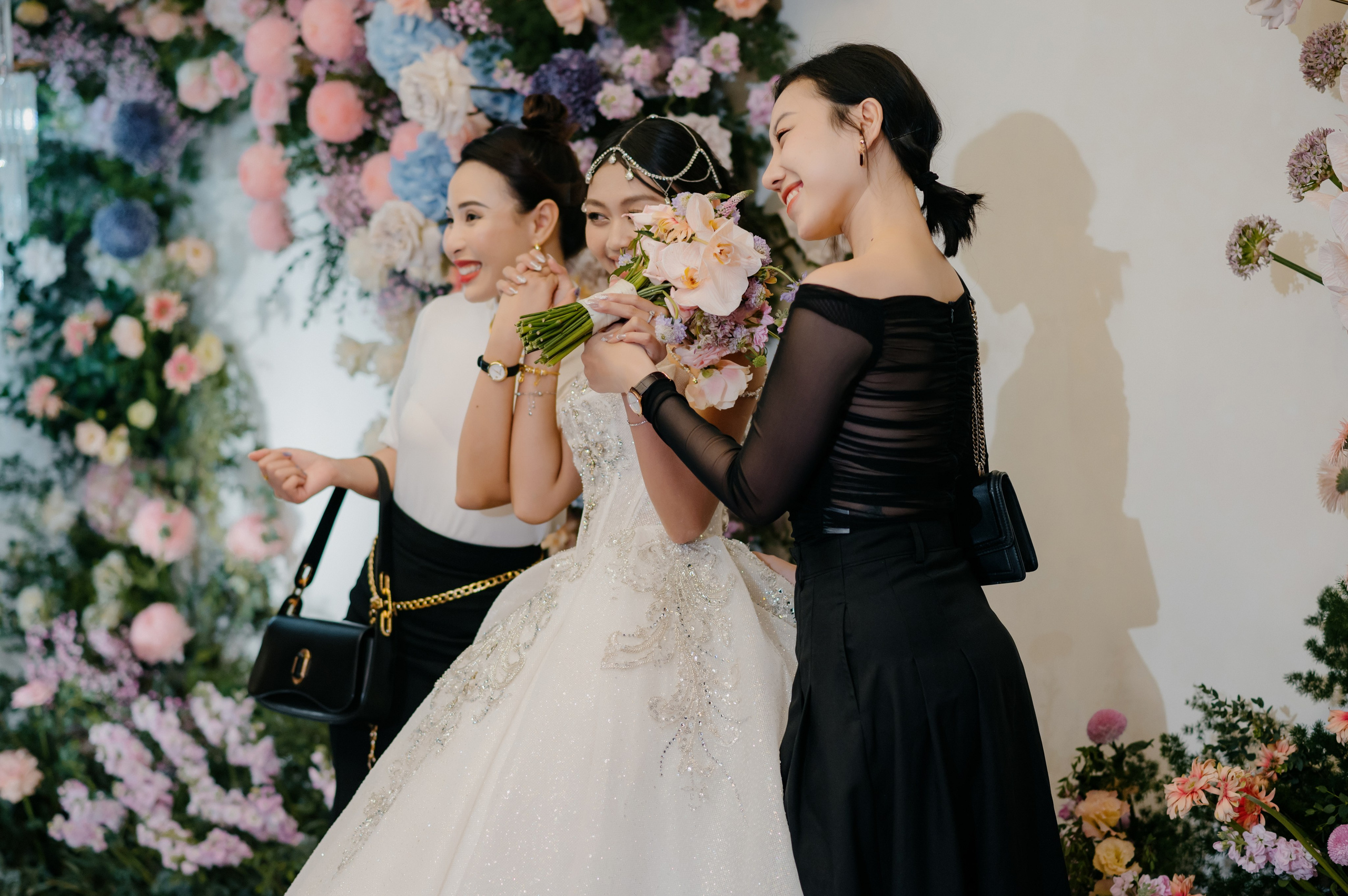 KHANG & QUYEN / Lavela Hotel. Saigon Wedding Present | Art Beyond Moments