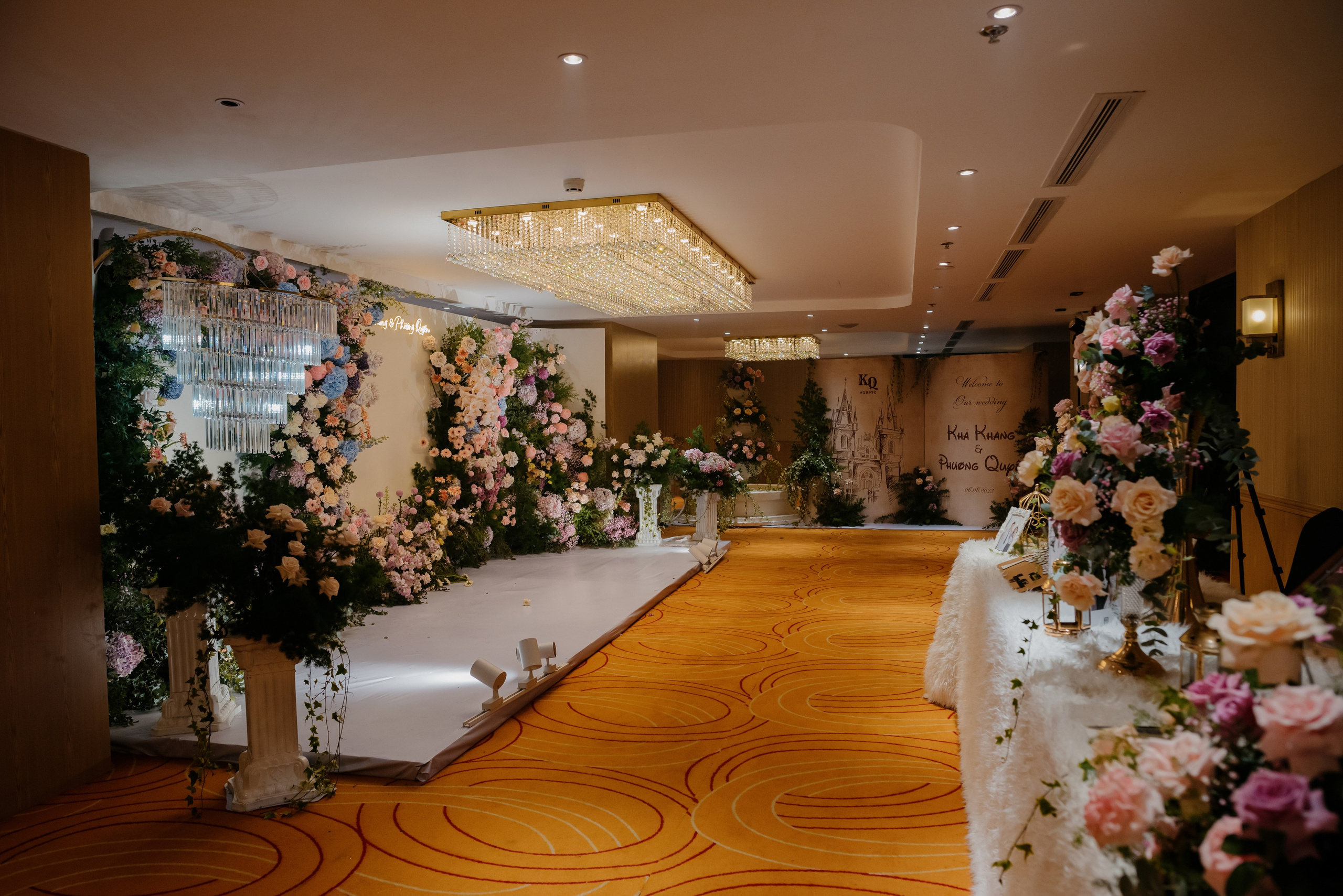 KHANG & QUYEN / Lavela Hotel. Saigon Wedding Present | Art Beyond Moments
