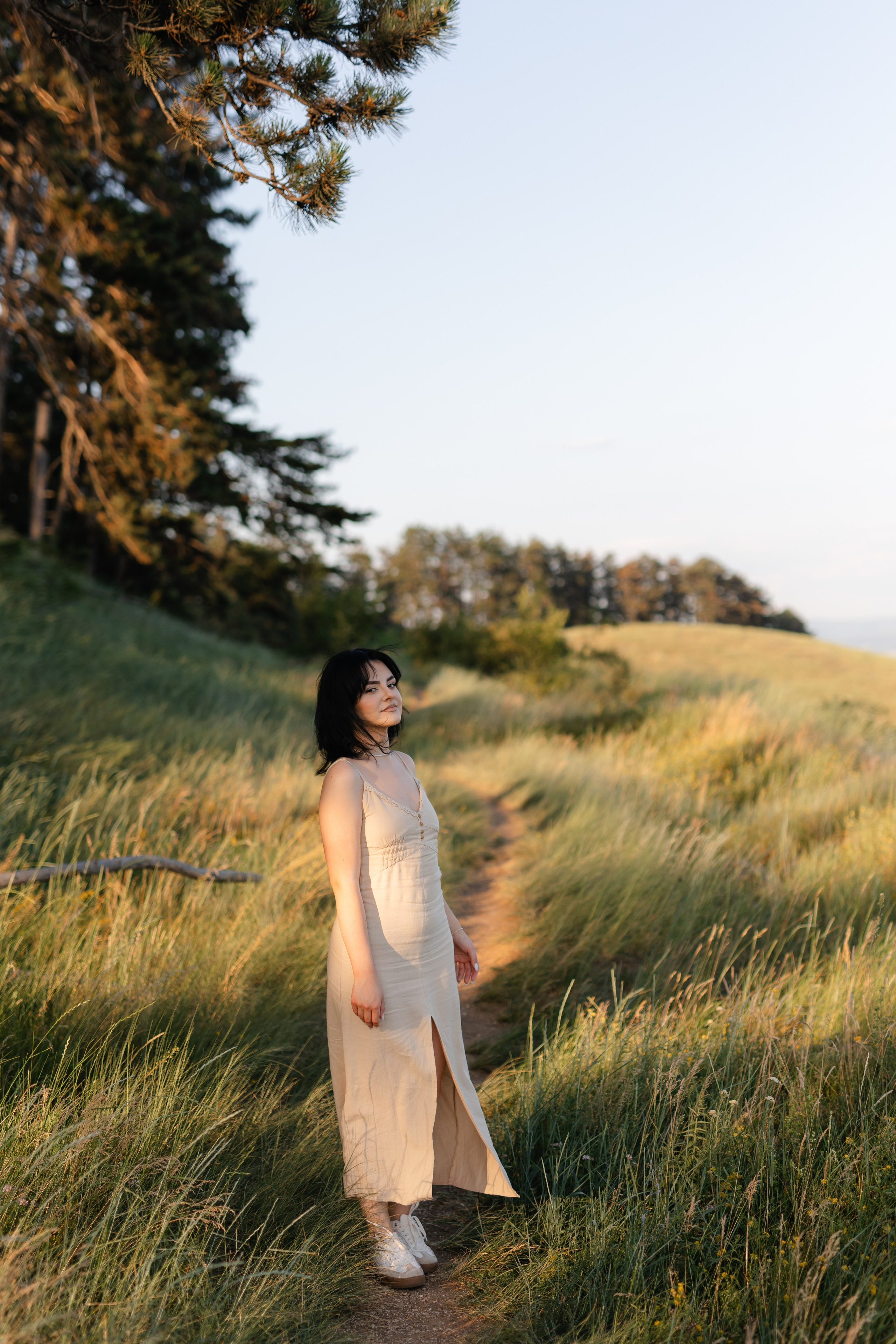 Laura — Portrait. Main