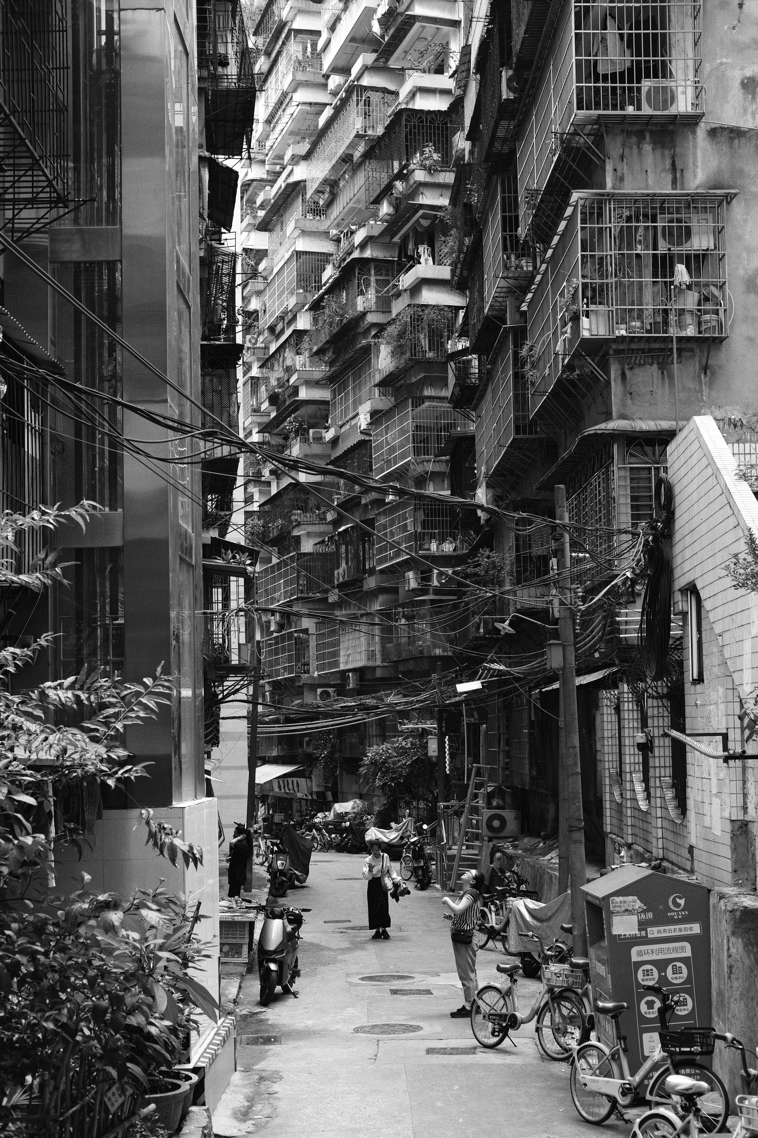 Capturing Life in Black and White - Candid Street Photography