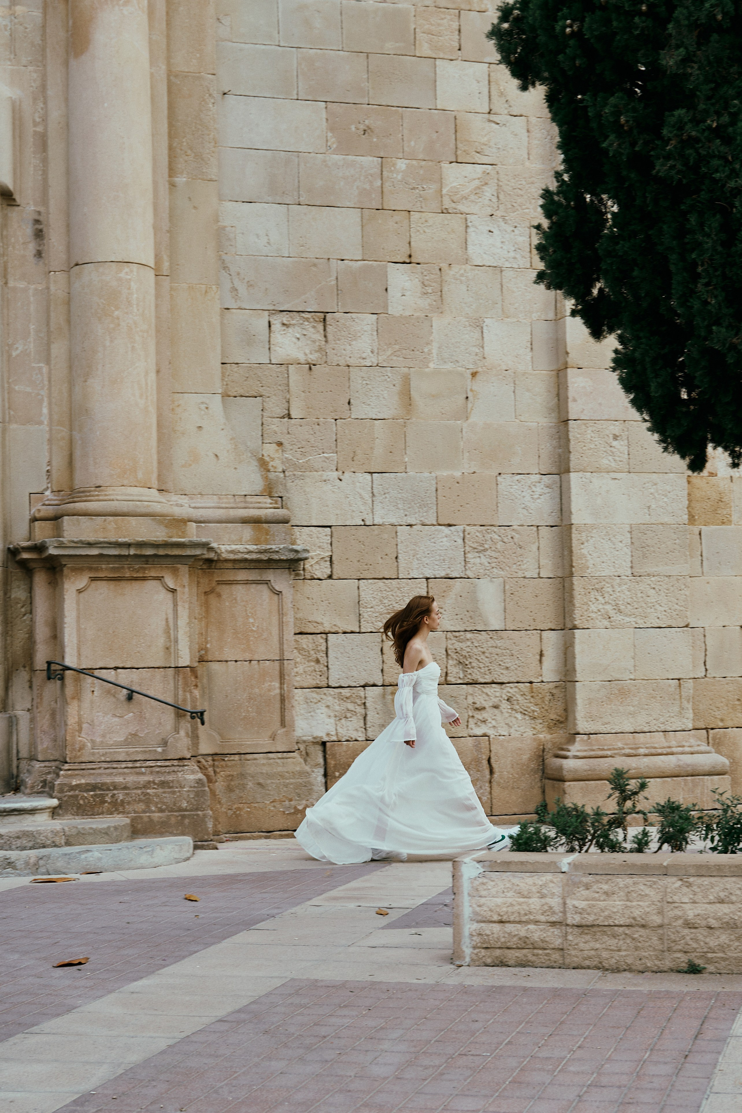 The runaway bride. Photographer in Barcelona Spain Zhanna Zakharchenko